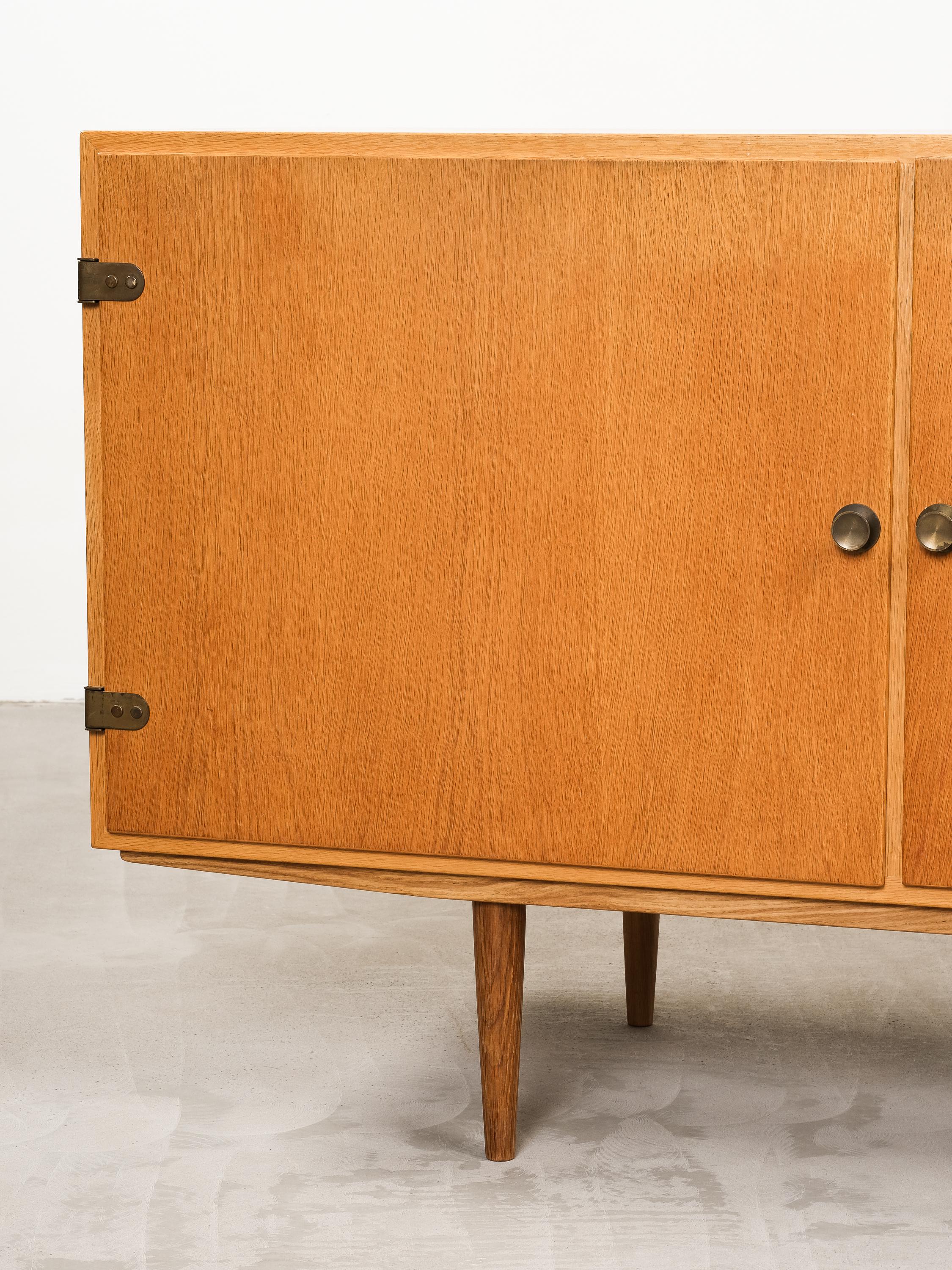 Scandinavo moderno Credenza 