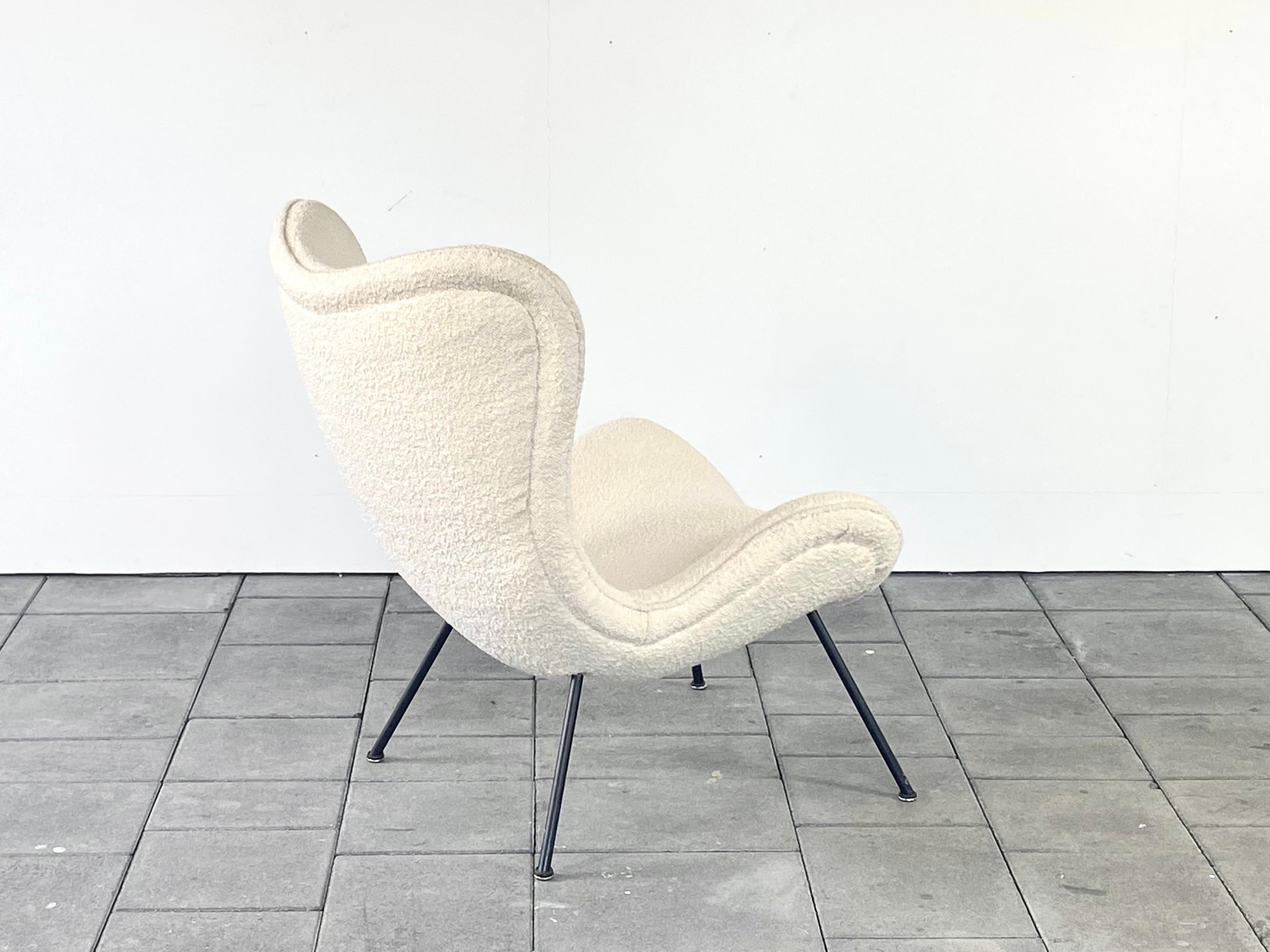 Organic 1950s Madame Lounge Chair in Boucle Designed by Fritz Neth, 1955 For Sale 1