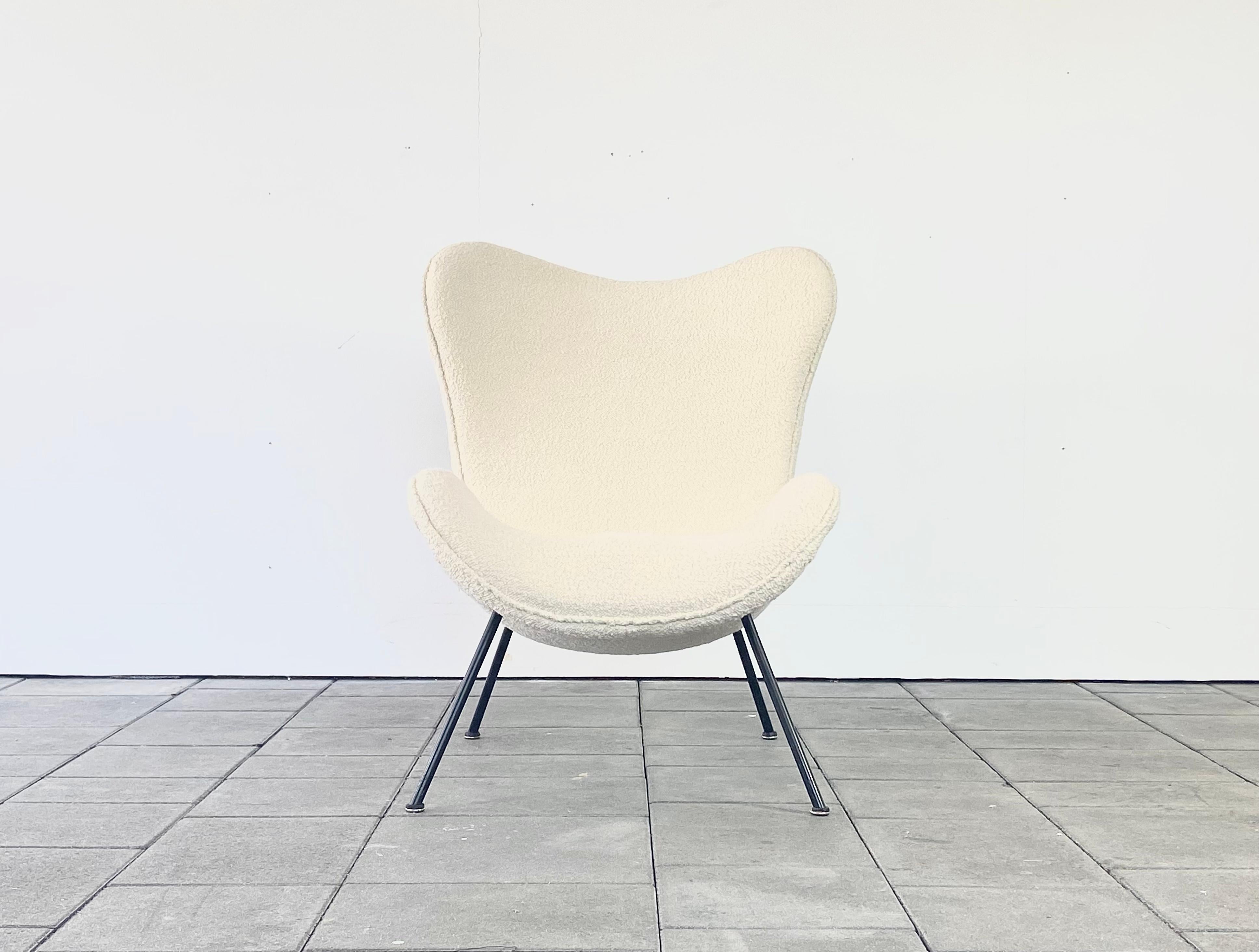 Organic 1950s Madame Lounge Chair in Boucle Designed by Fritz Neth, 1955 For Sale 5