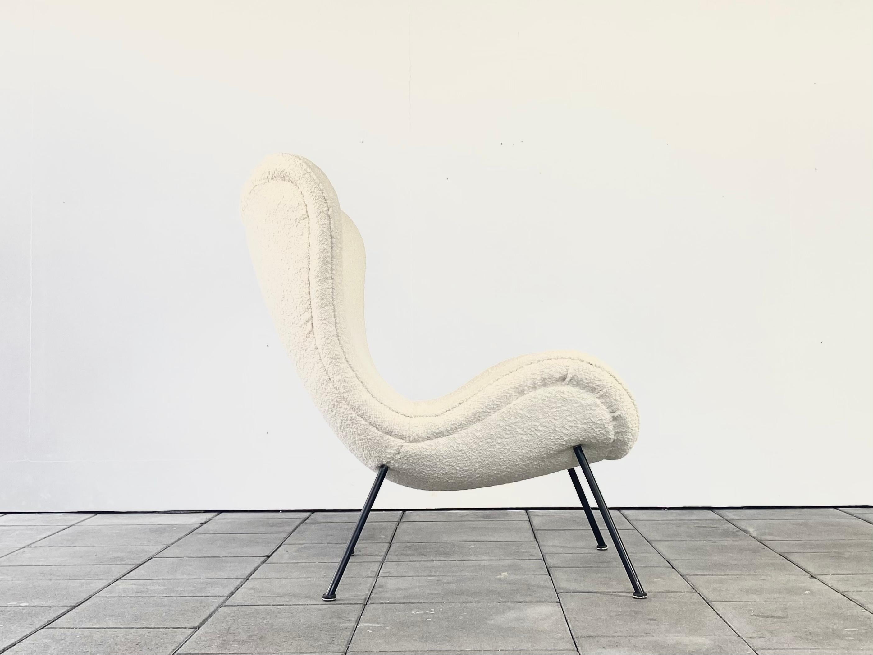 Organic 1950s Madame Lounge Chair in Boucle Designed by Fritz Neth, 1955 For Sale 6