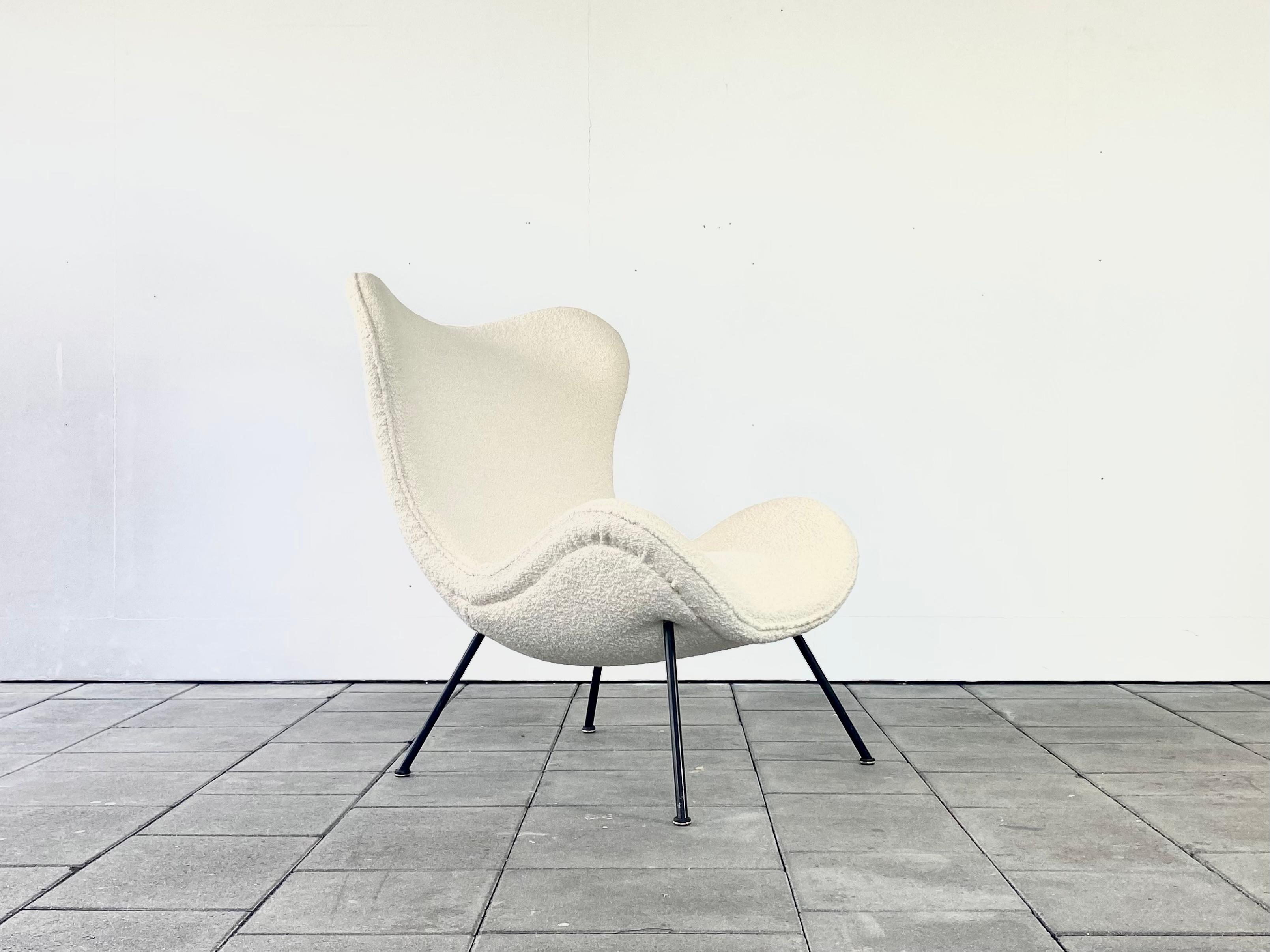 Organischer Sessel Madame aus den 1950er Jahren aus Boucle, entworfen von Fritz Neth 1955

Außergewöhnlicher Lounge-Sessel mit hoher Rückenlehne, entworfen von Fritz Neth für Correcta im Jahr 1955. Neu gepolstert mit hochwertigem, cremefarbenem
