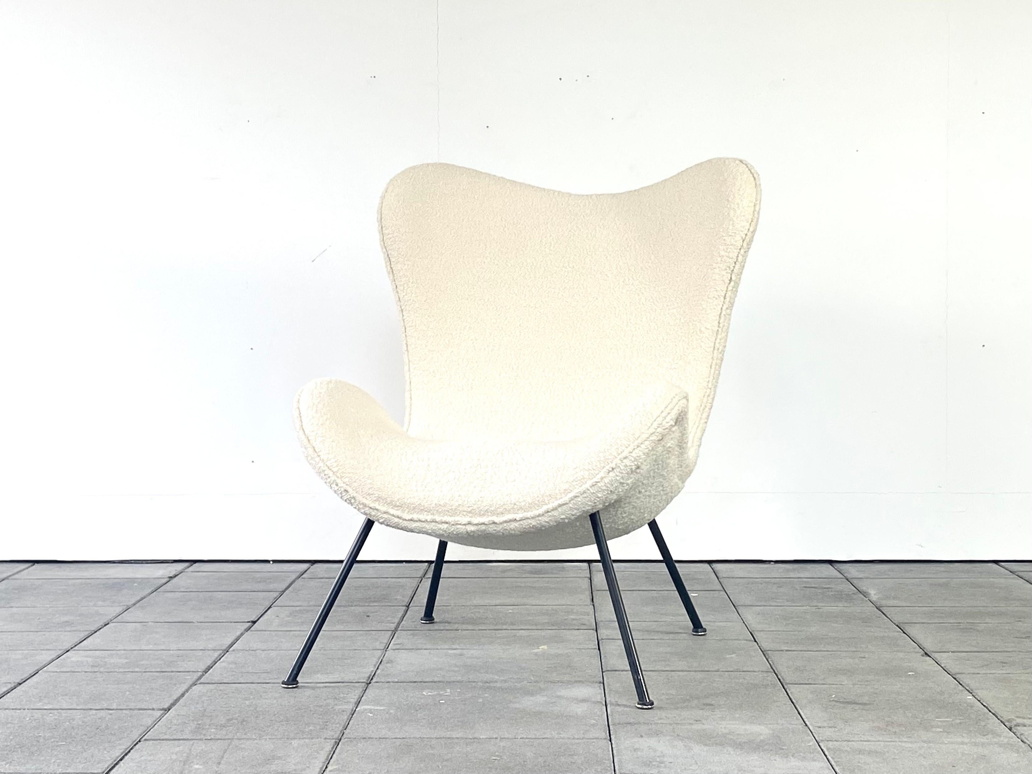 Mid-Century Modern Organic 1950s Madame Lounge Chair in Boucle Designed by Fritz Neth, 1955 For Sale