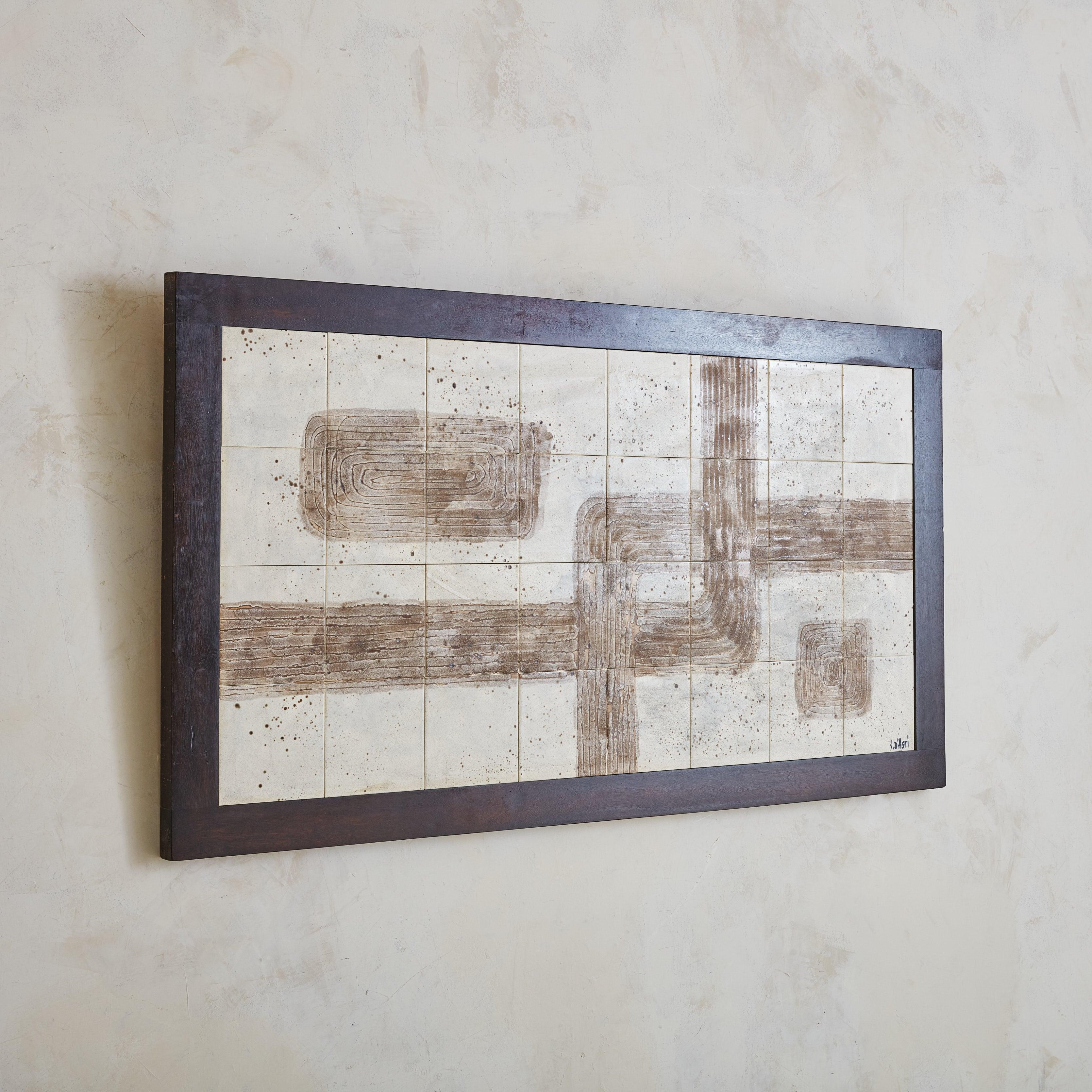 Moderno Scultura da parete in ceramica astratta organica con cornice in Wood di Jean D'asti in vendita