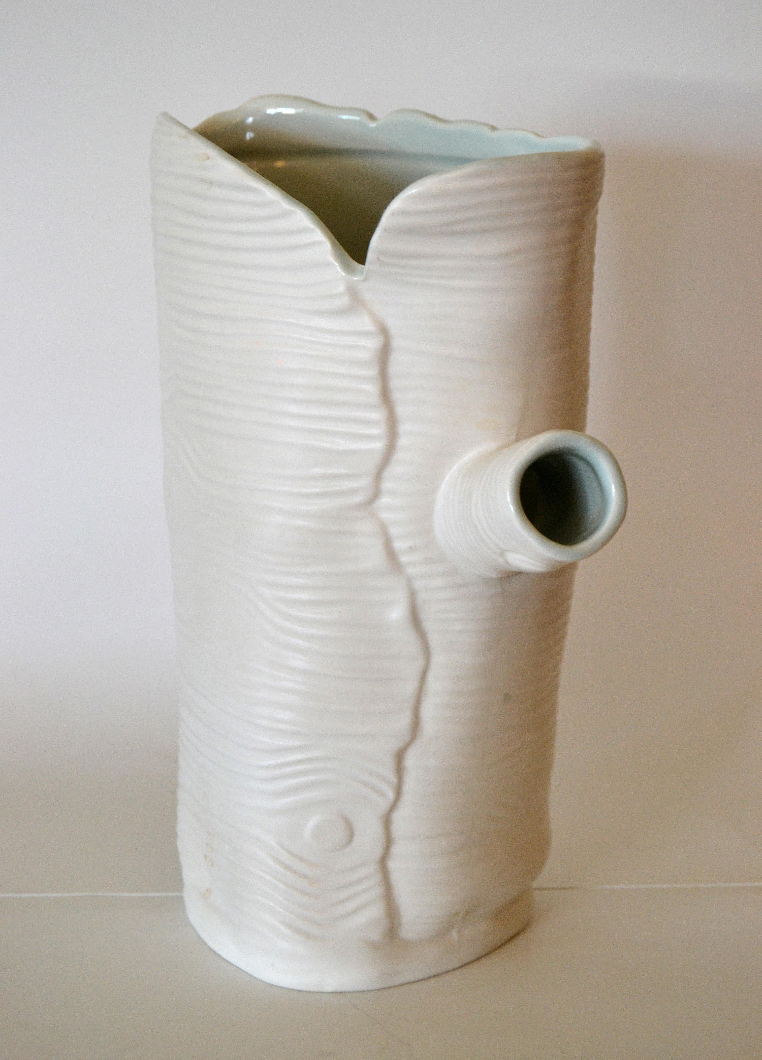 One of a kind American contemporary white ceramic tree stump vase in which to display the stems and stalks found on your forest walks.
Handcrafted by Sherry Olsen and signed at the base.
A unique vase that excites everyone's interest.
