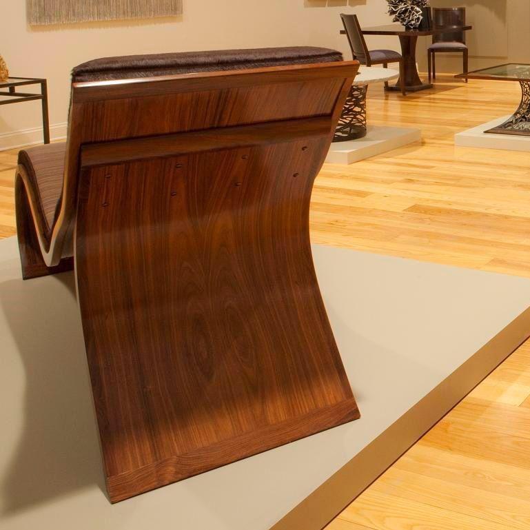 Organische und ergonomisch geformte Chaise Lounge aus Edelholz im Zustand „Neu“ in Wilton, CT