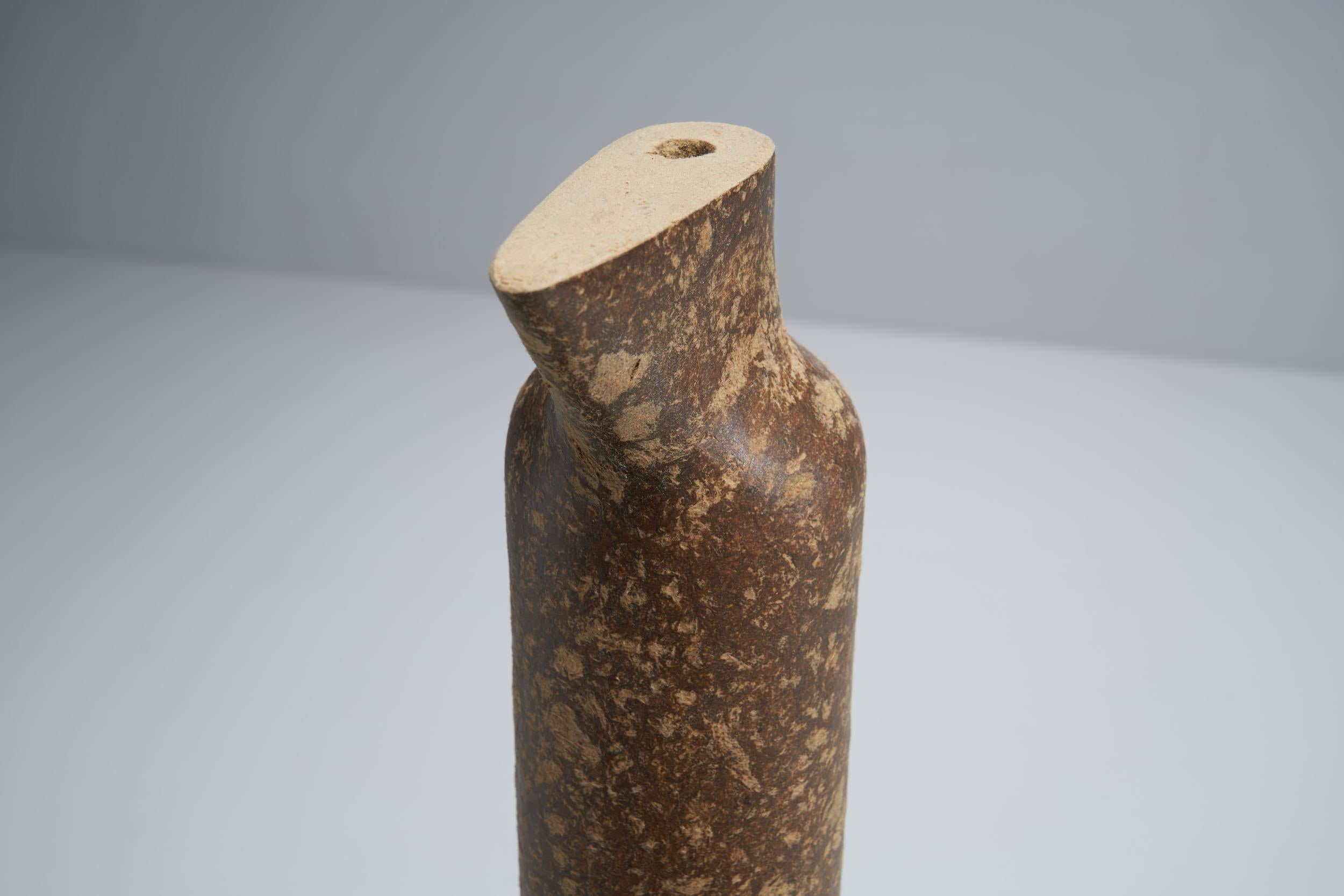 Vaso organico Anfora del designer brasiliano Domingos Tótora, grande con beccuccio in vendita 3
