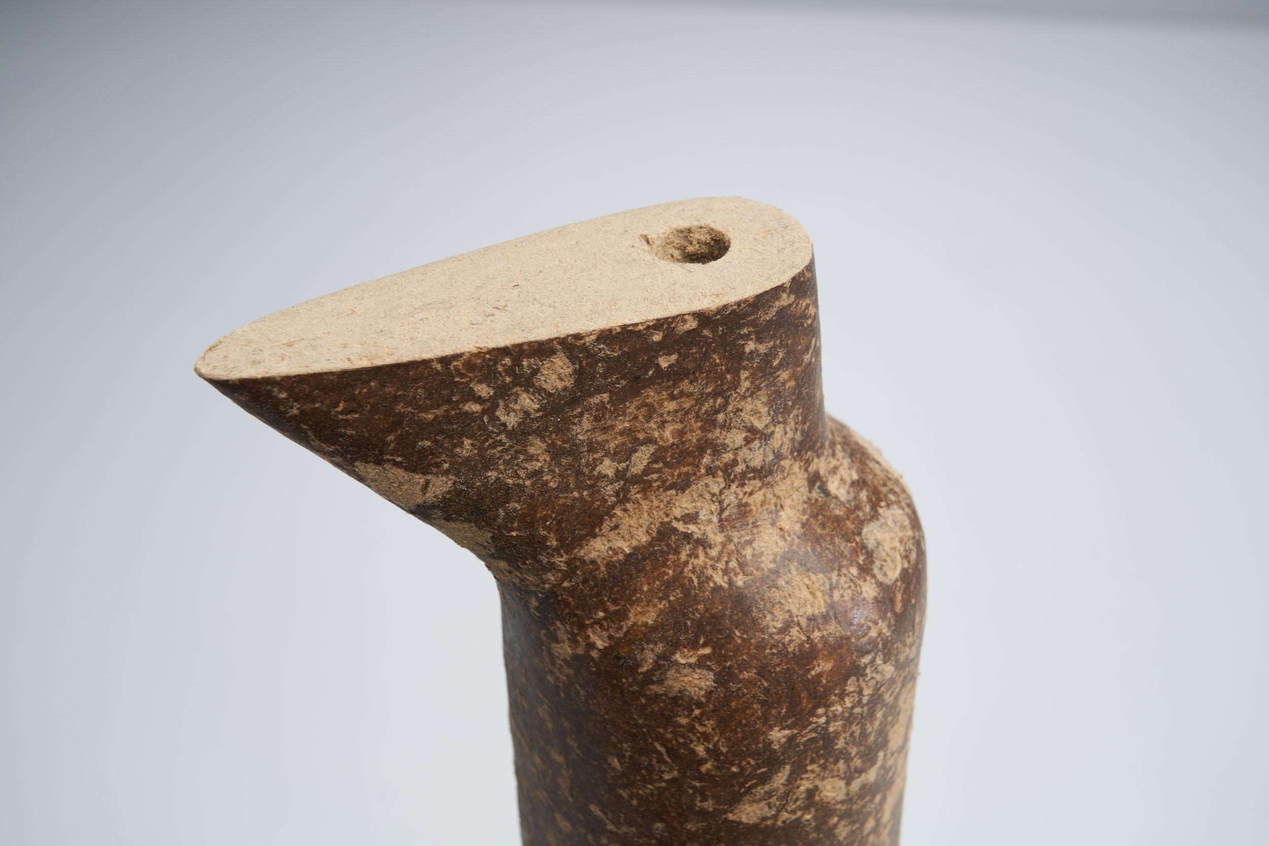 Vaso organico Anfora del designer brasiliano Domingos Tótora, grande con beccuccio in vendita 1