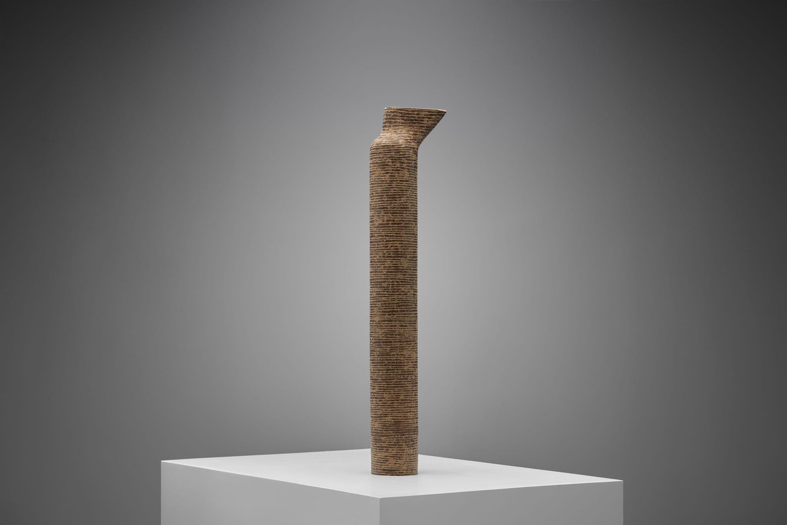 Organische Vase Anfora des brasilianischen Designers Domingos Tótora, Medium mit Ausguss (Organische Moderne) im Angebot