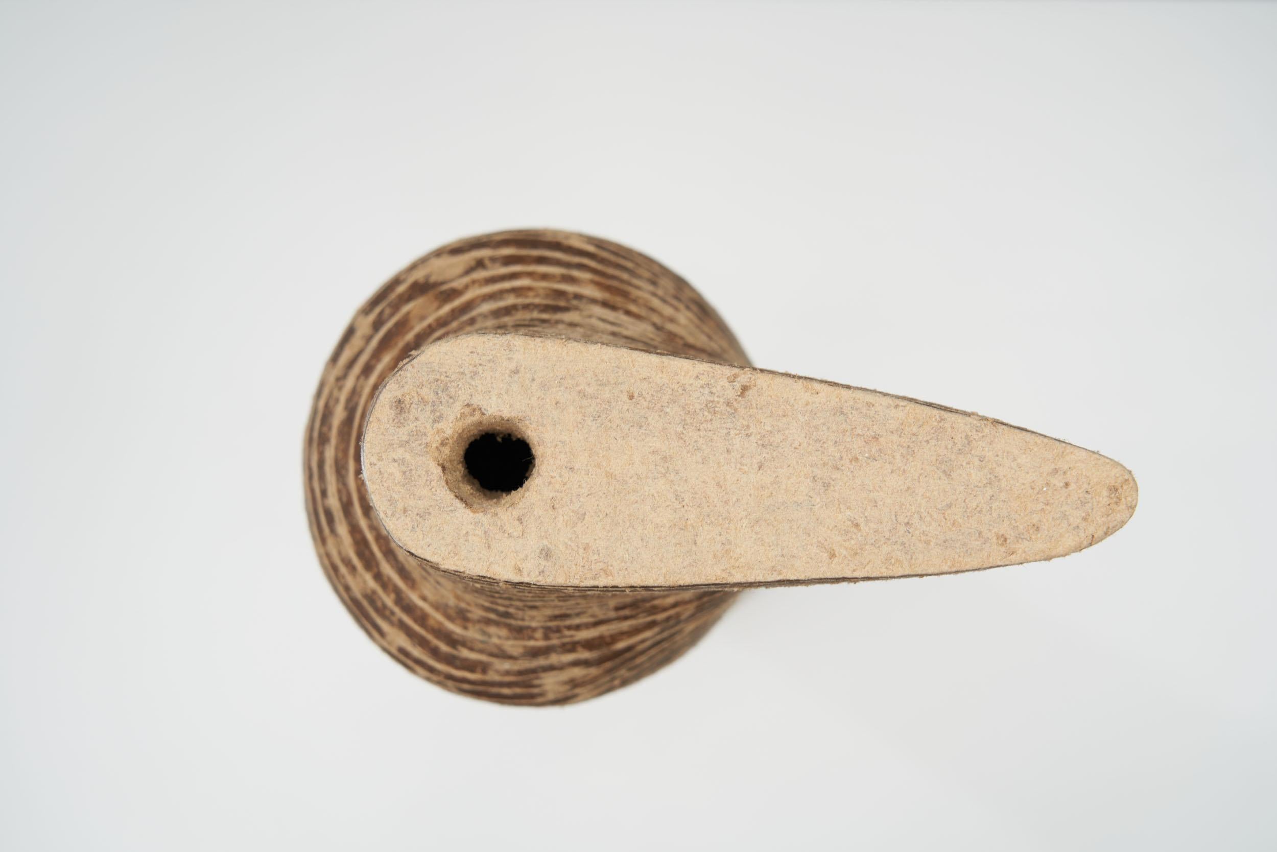 Organische Vase Anfora des brasilianischen Designers Domingos Tótora, Medium mit Ausguss (21. Jahrhundert und zeitgenössisch) im Angebot