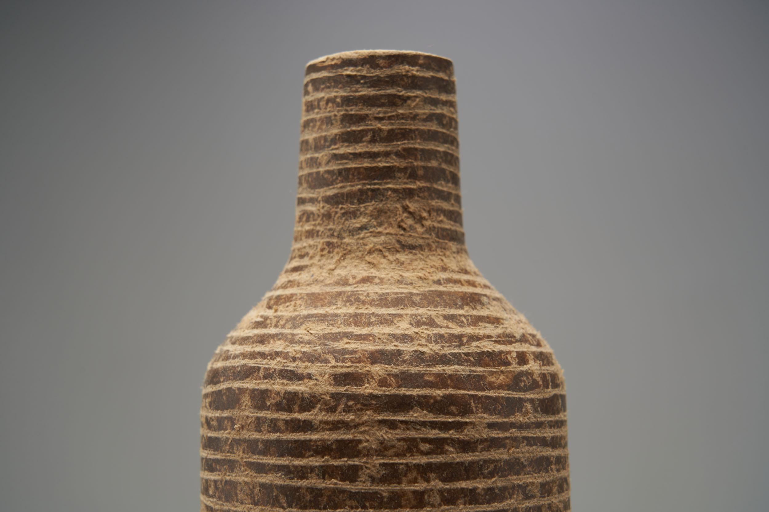 Vaso organico Anfora del designer brasiliano Domingos Tótora, piccolo a coste in vendita 3