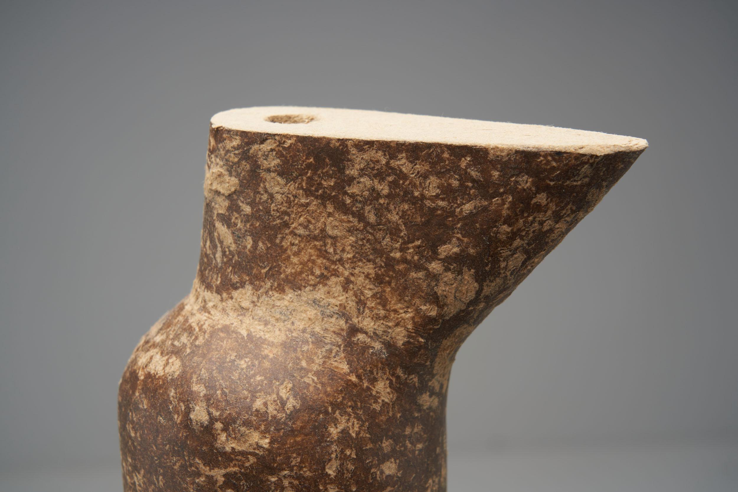Vaso organico Anfora del designer brasiliano Domingos Tótora, piccolo con beccuccio in vendita 1