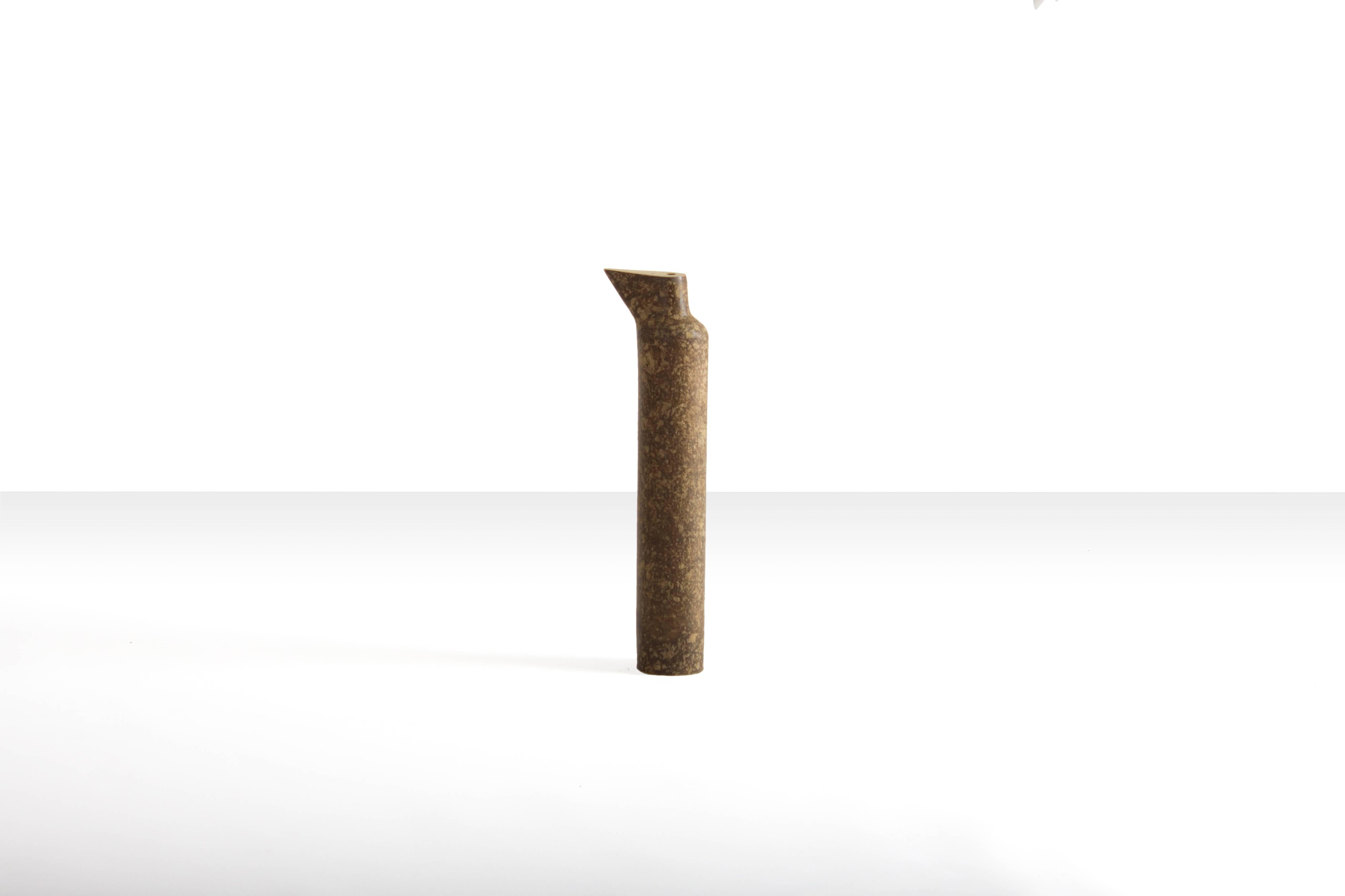 This small “Anfora” vase by contemporary Brazilian artist Domingos Tótora is a prime examples of the artist’s ars poetica: “I’m a mix of artist, designer, and craftsman.” Additionally, the environmentally conscious artist creates his sculptural