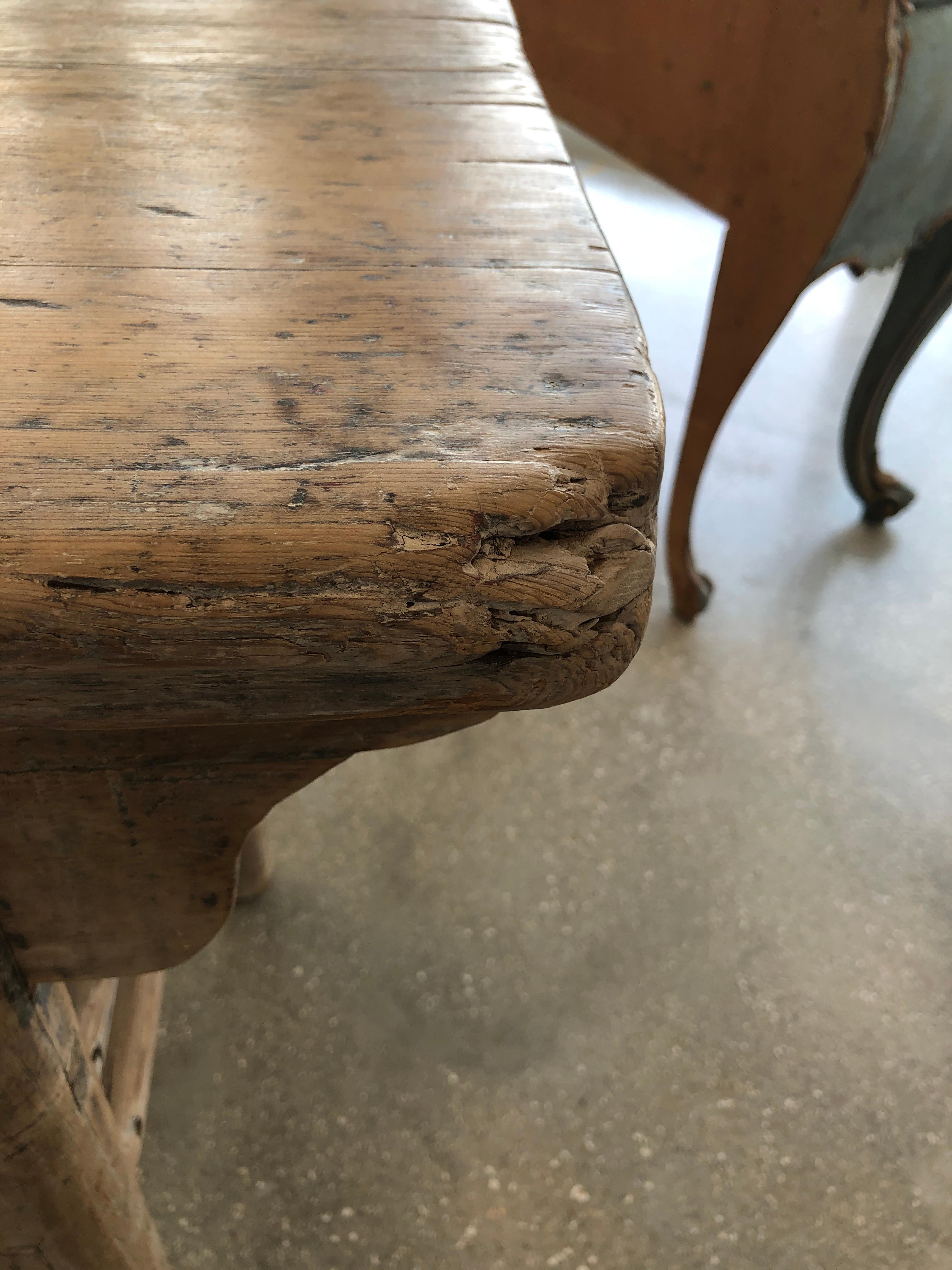 Organic Antique Asian Console in Poplar Wood, circa 1820-1830 For Sale 4