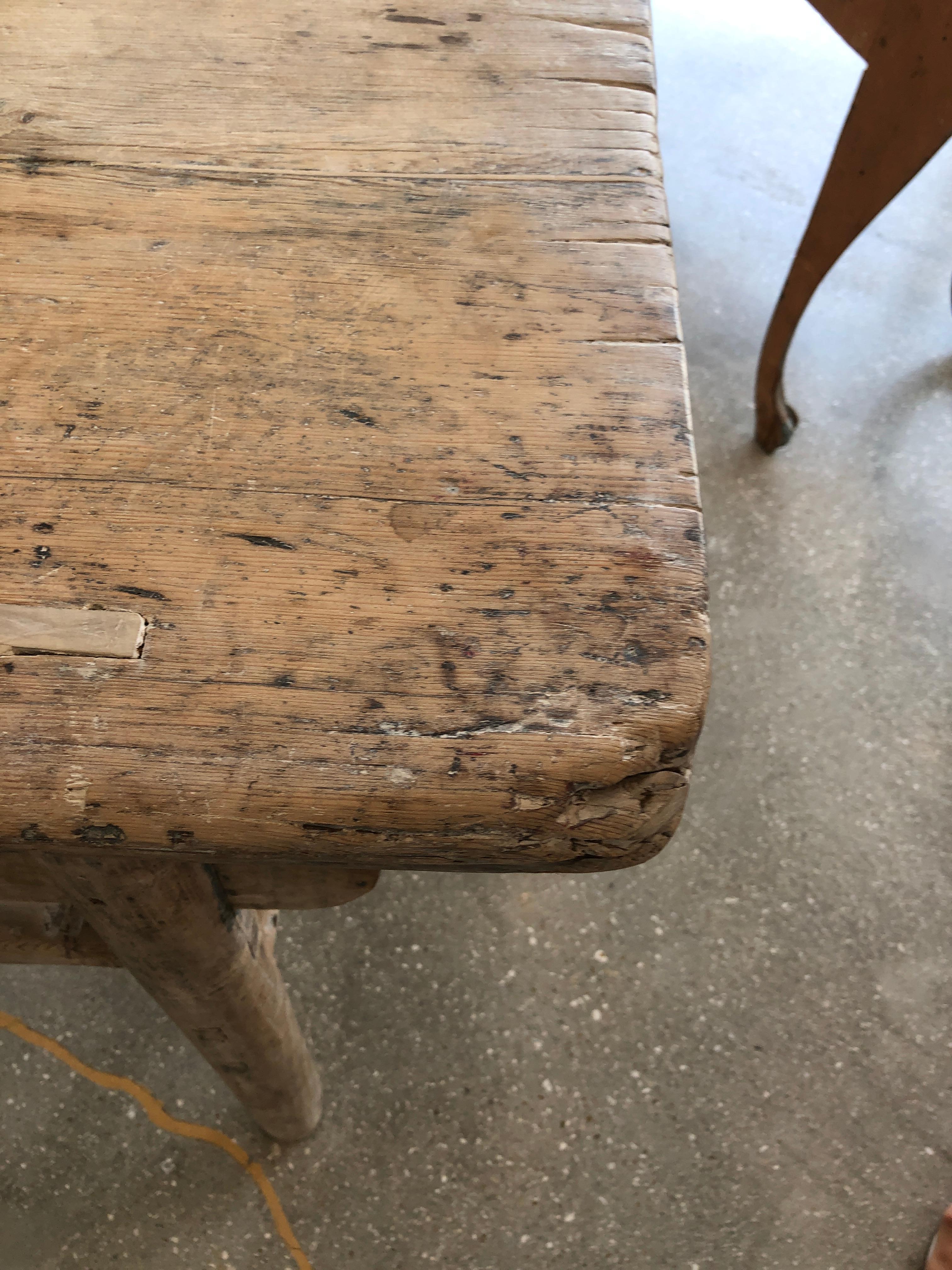 Organic Antique Asian Console in Poplar Wood, circa 1820-1830 For Sale 5