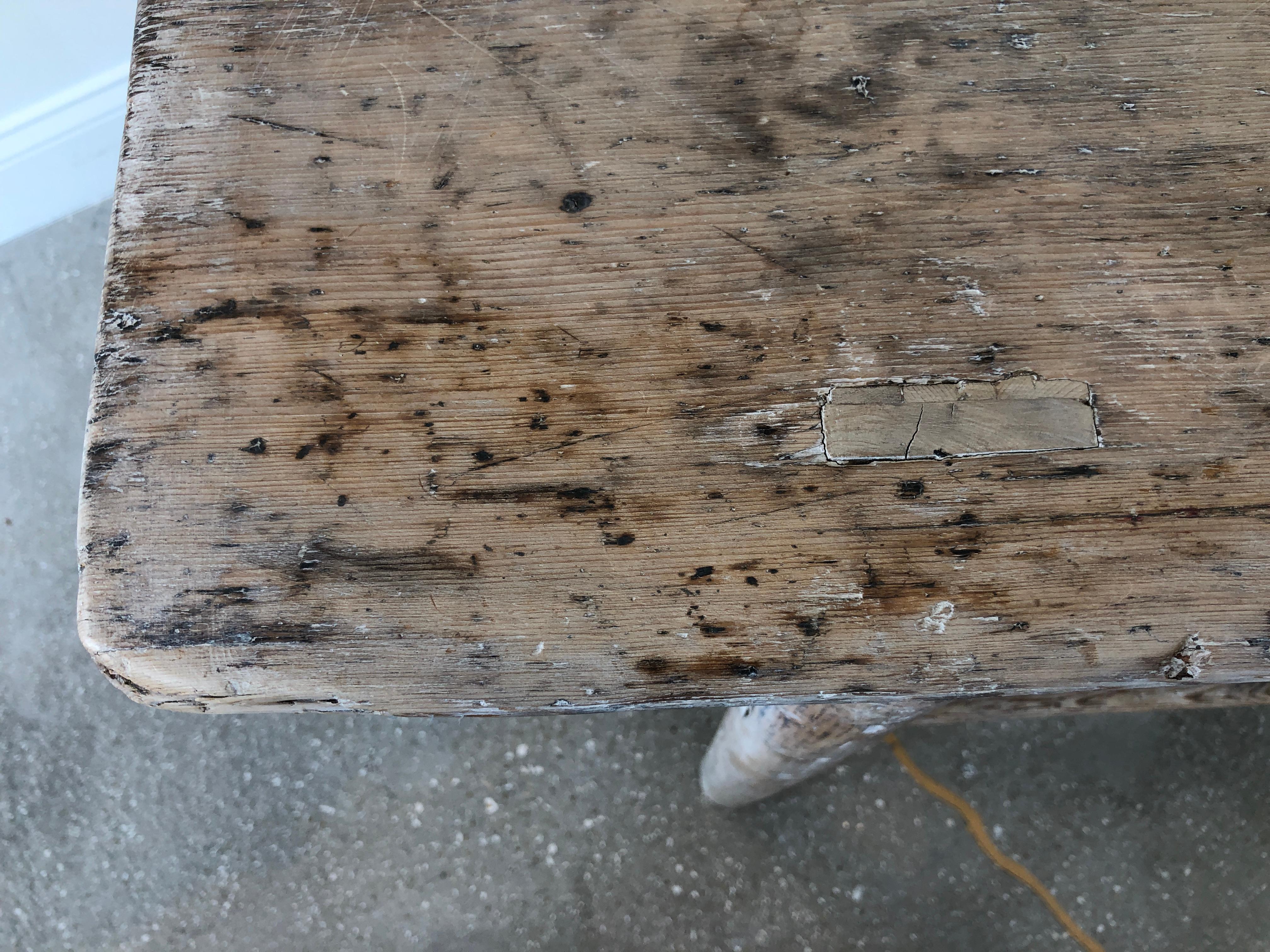 Organic Antique Asian Console in Poplar Wood, circa 1820-1830 In Distressed Condition For Sale In West Palm Beach, FL