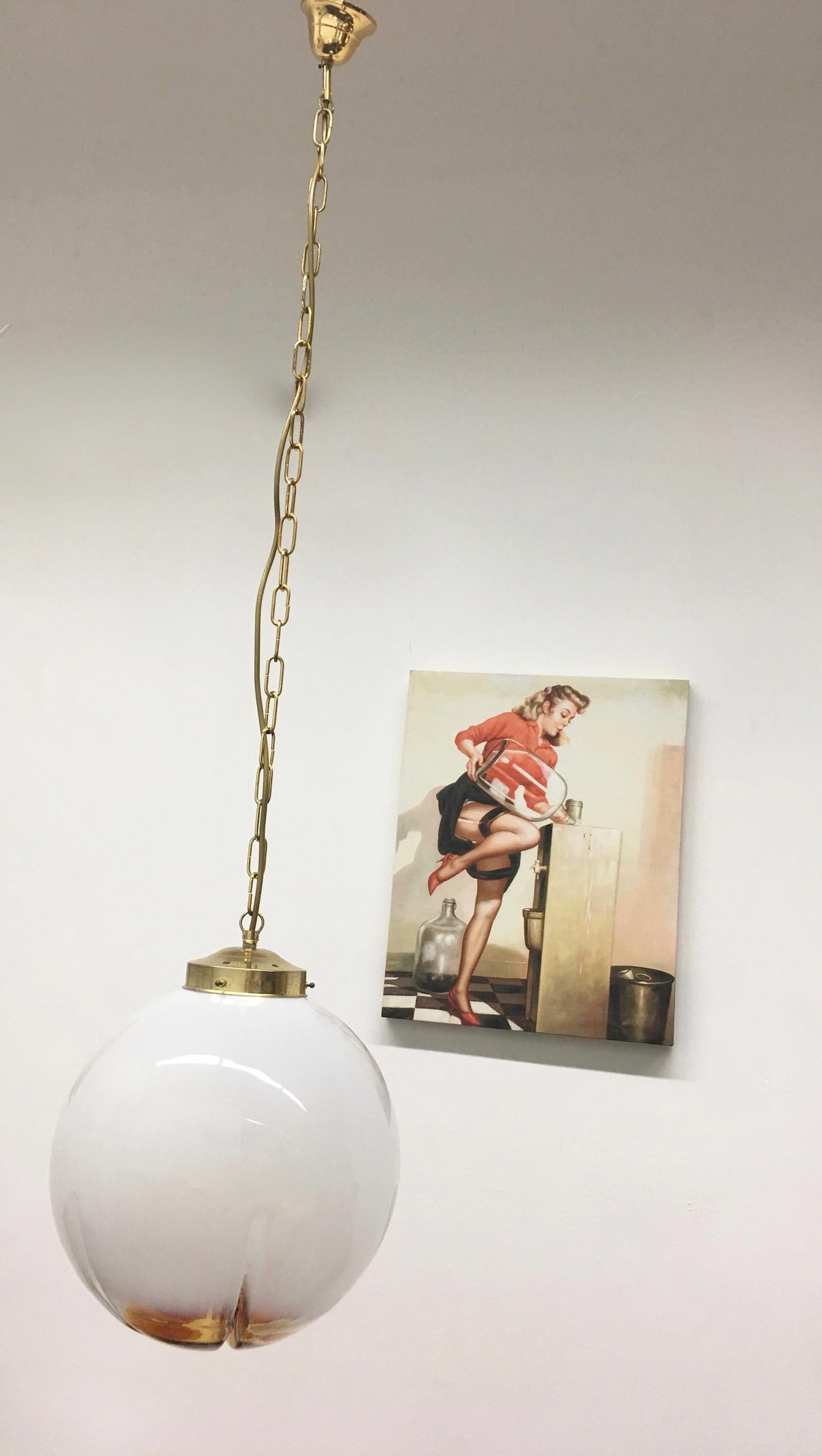 Lampe à suspension à boule organique par Mazzega, Italie en vente 1