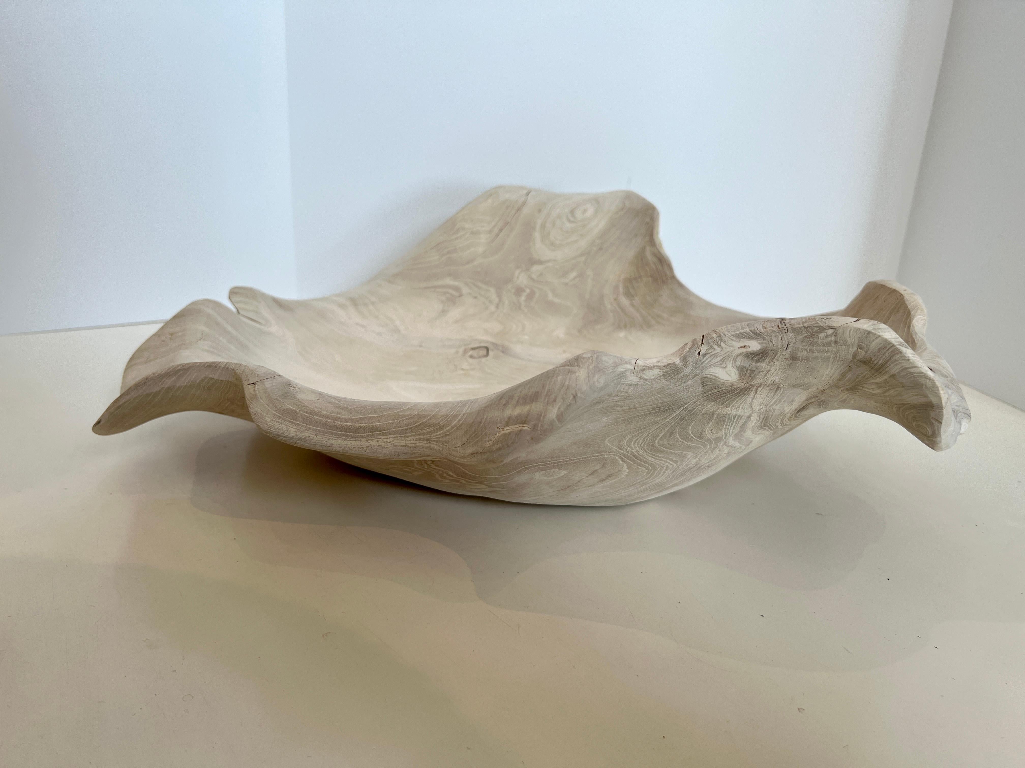 Organic Bleached Bowl, Medium In Good Condition In New Orleans, LA