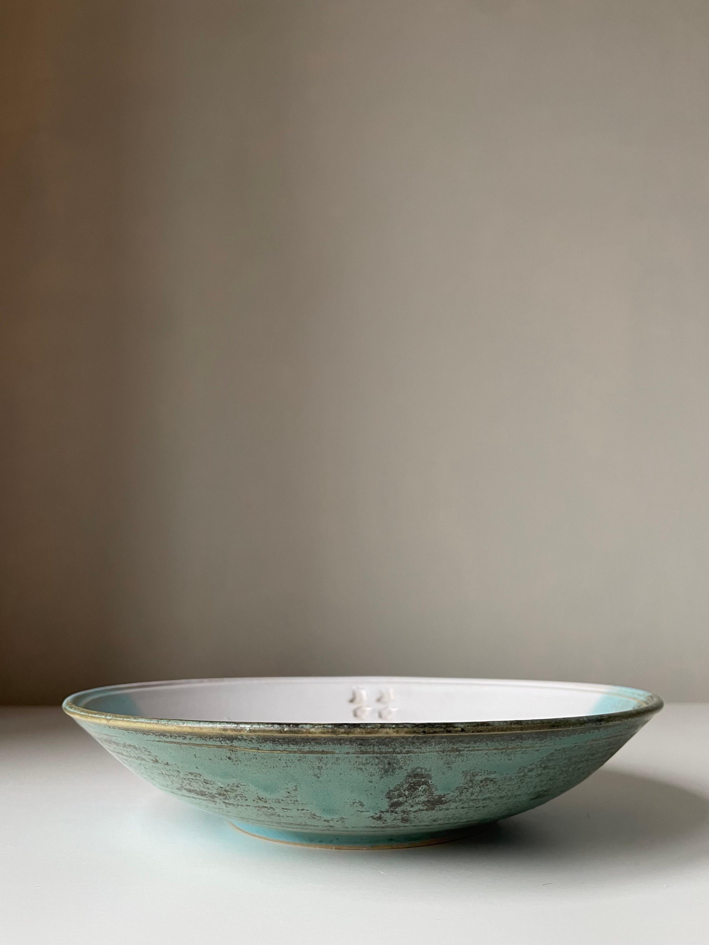 1980s Organic Blue, Green, White Decorative Ceramic Plate In Good Condition For Sale In Copenhagen, DK
