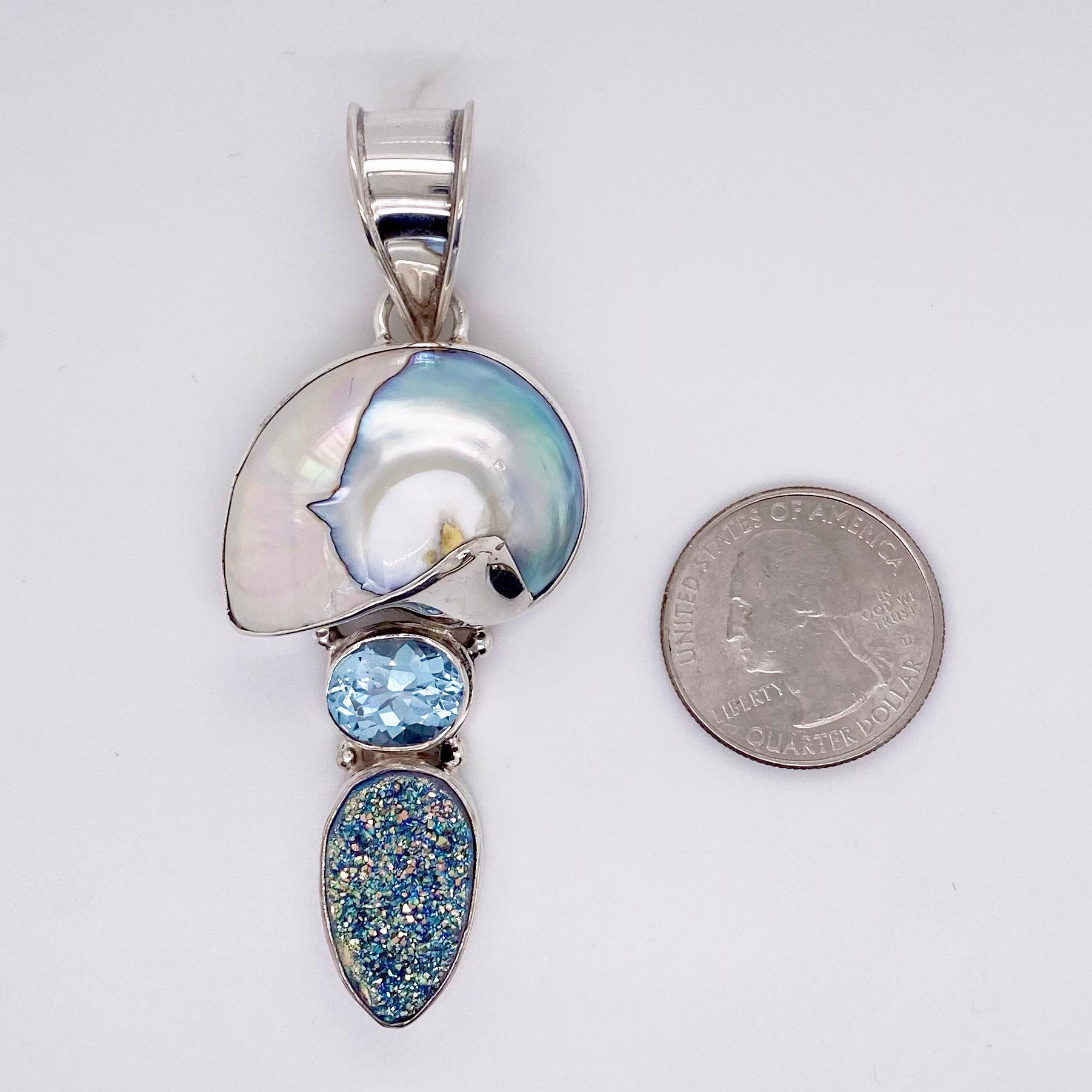 Anhänger auf lange Kette, blauer Topas mit Drusy mit schillernden Nautilus-Lünette 2