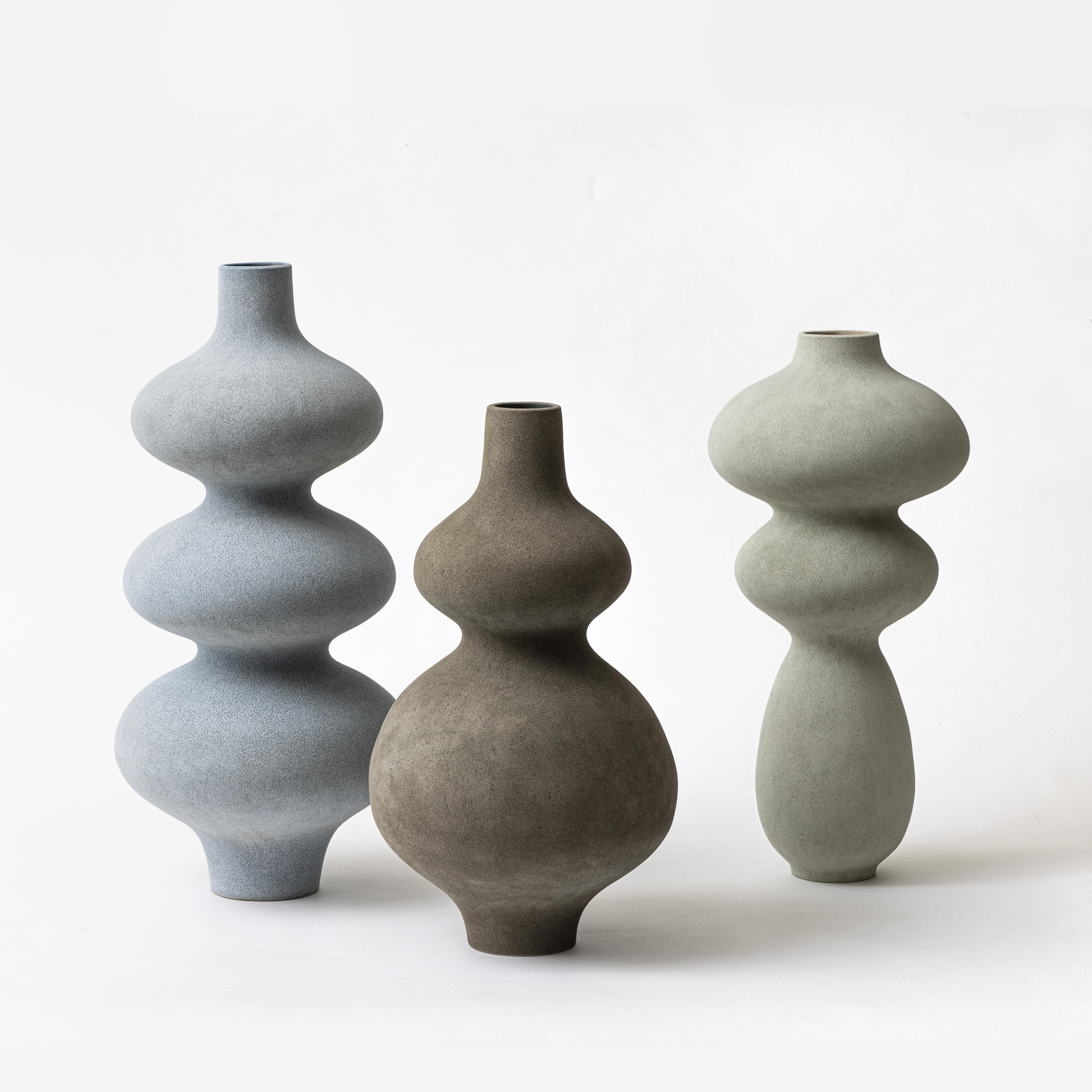Organische Brown-Skulptur, Turi Heisselberg Pedersen (Keramik) im Angebot