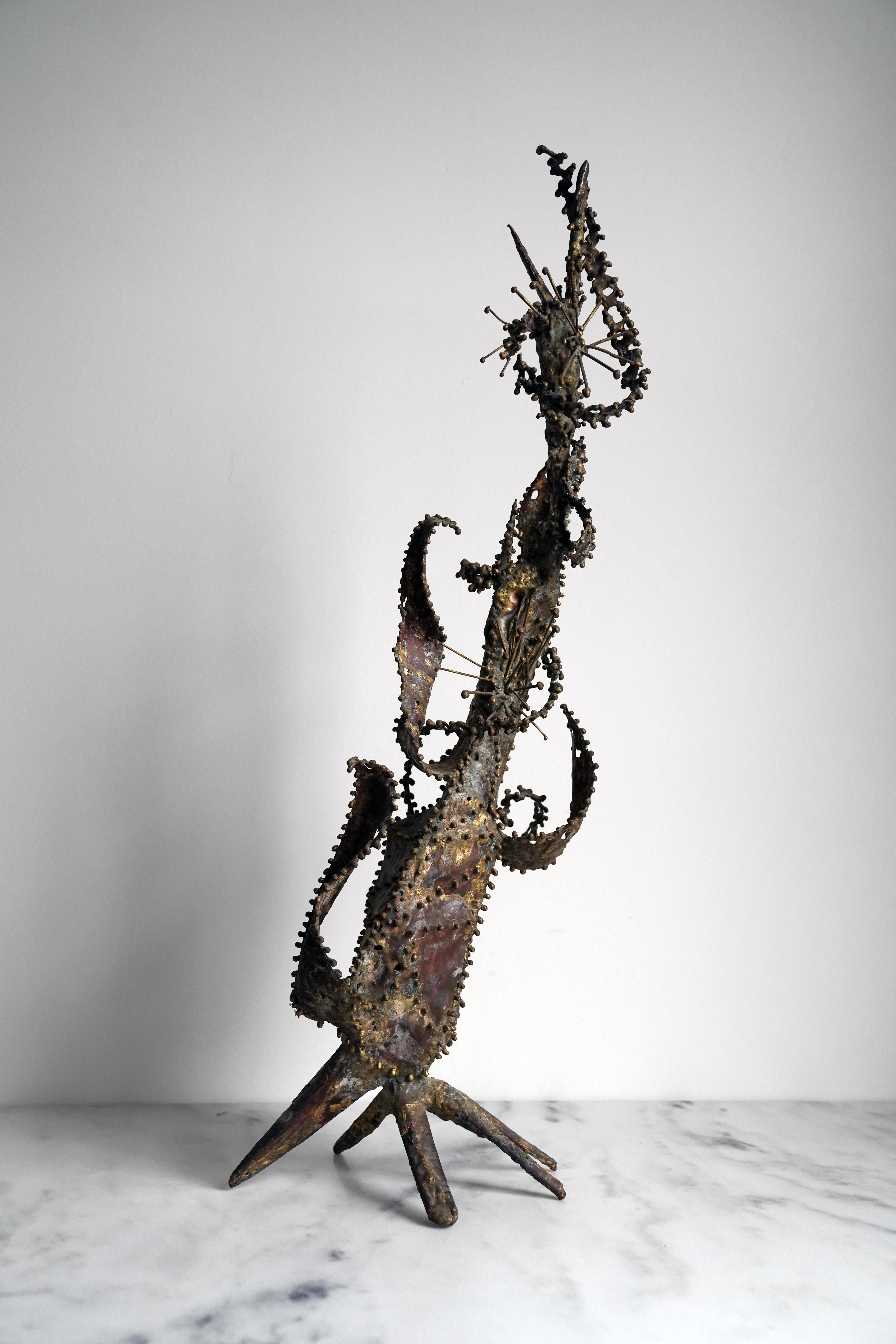 Organic Brutalist brass and copper sculpture.
Unsigned. Form reminiscent of some otherworldly plant of creature. Great color and patina. Welded mixed metals.