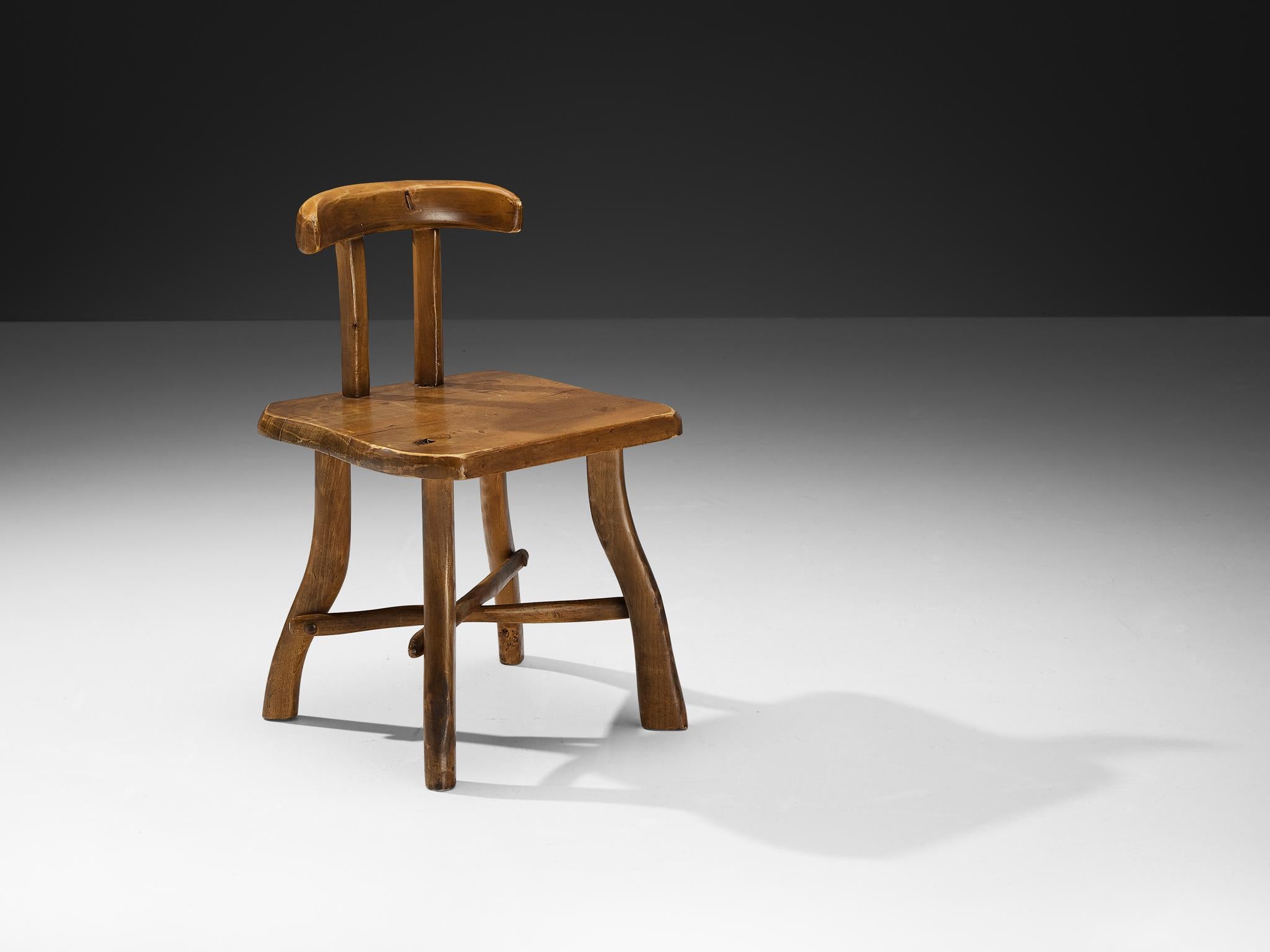 Chaise brutaliste, érable, Europe 1960 

Belle chaise naturaliste fabriquée en Europe dans les années 1960. Le dossier de cette pièce est constitué d'une grande pièce de bois d'érable. Une autre dalle est utilisée pour le siège. Ce design présente