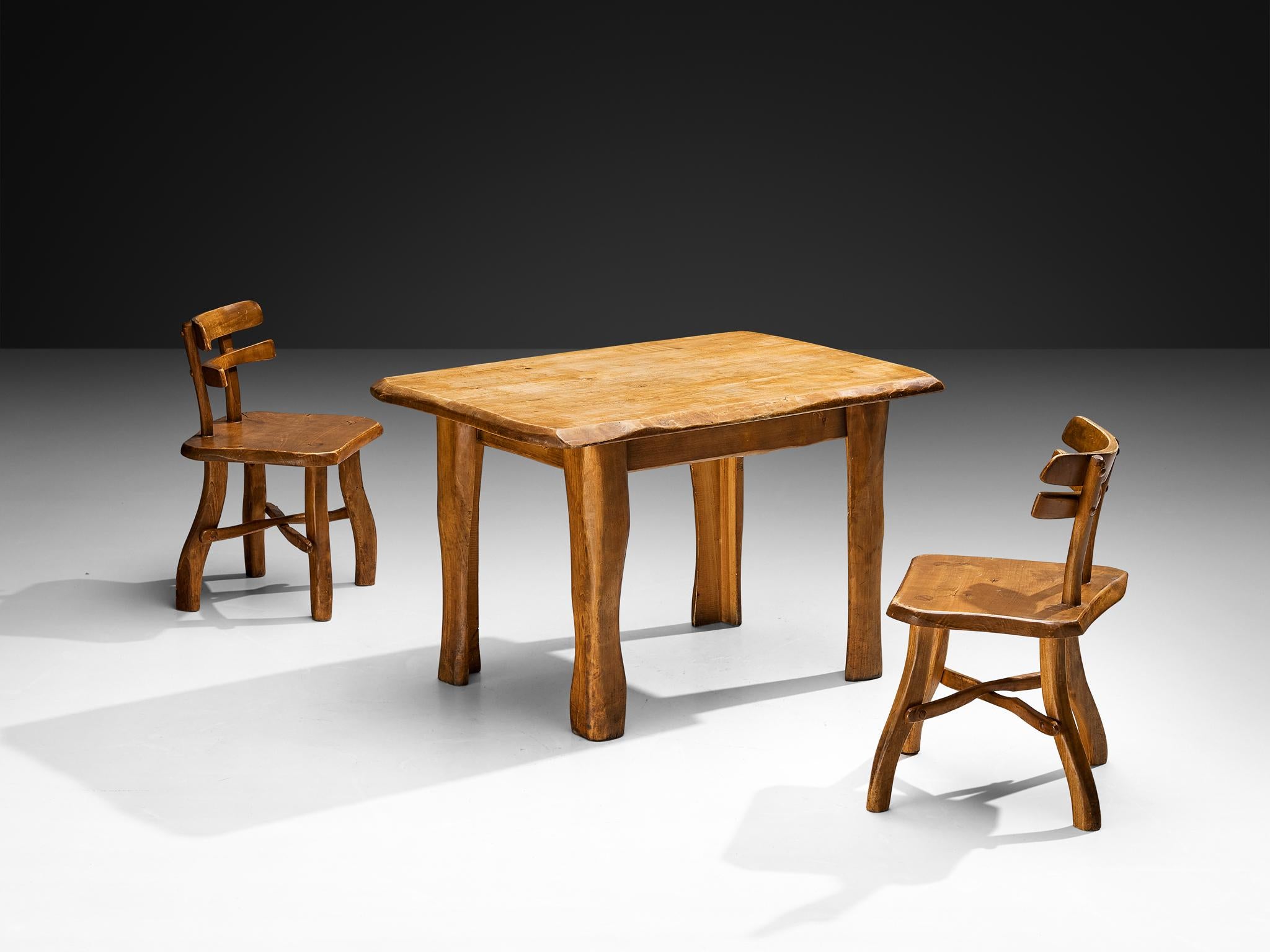 Set di sedie e tavolo da pranzo brutalista, acero, Europa, anni '60 

Bellissimo e naturalistico set composto da un tavolo e due sedie realizzato in Europa negli anni '60. La sedia presenta uno schienale composto da due pezzi di legno d'acero.