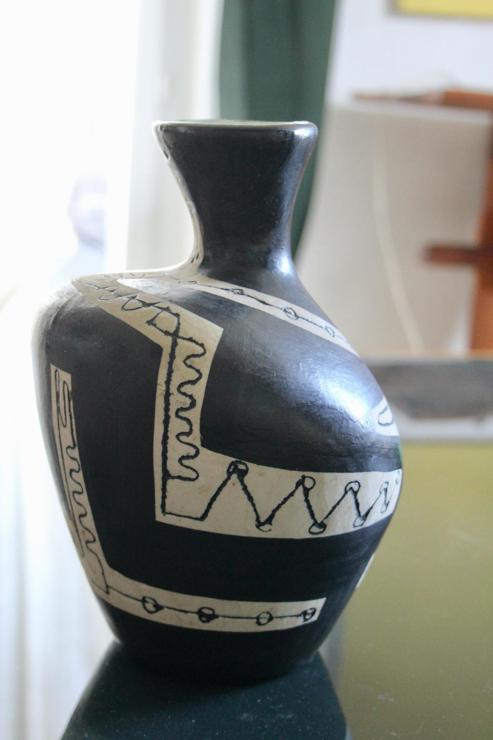 Organic ceramic vase For Sale 5