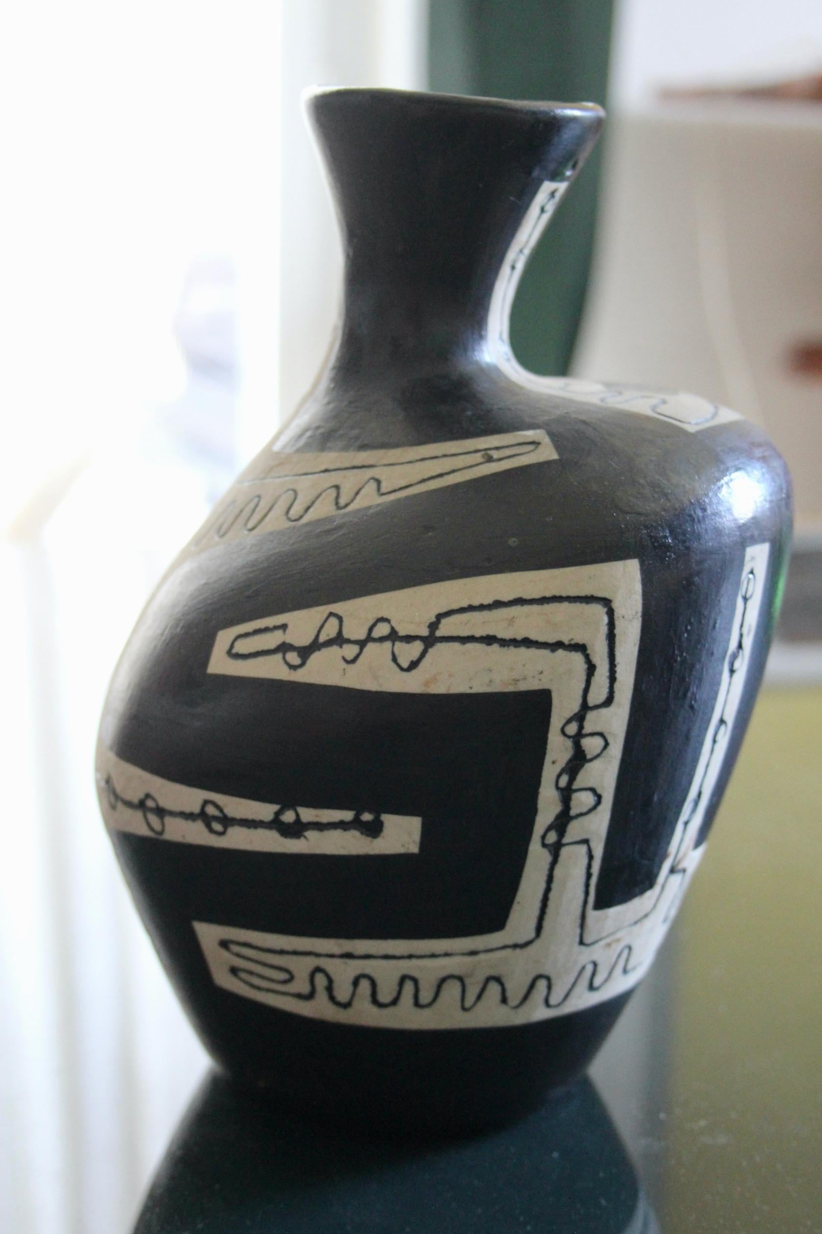 Organic ceramic vase For Sale 1