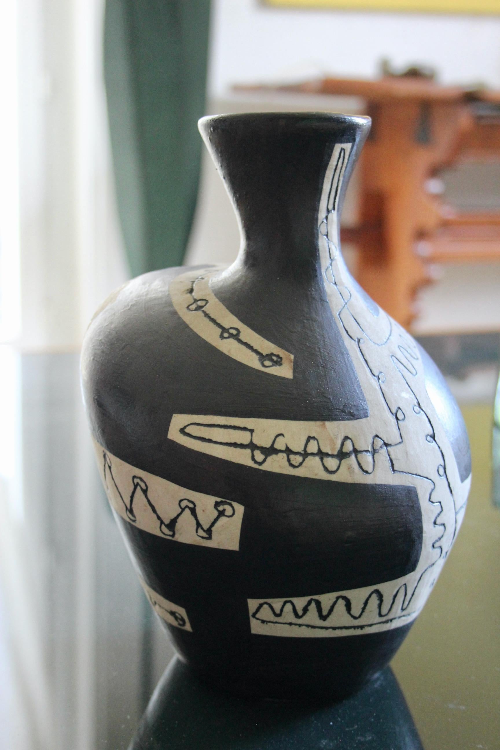 Organic ceramic vase For Sale 4