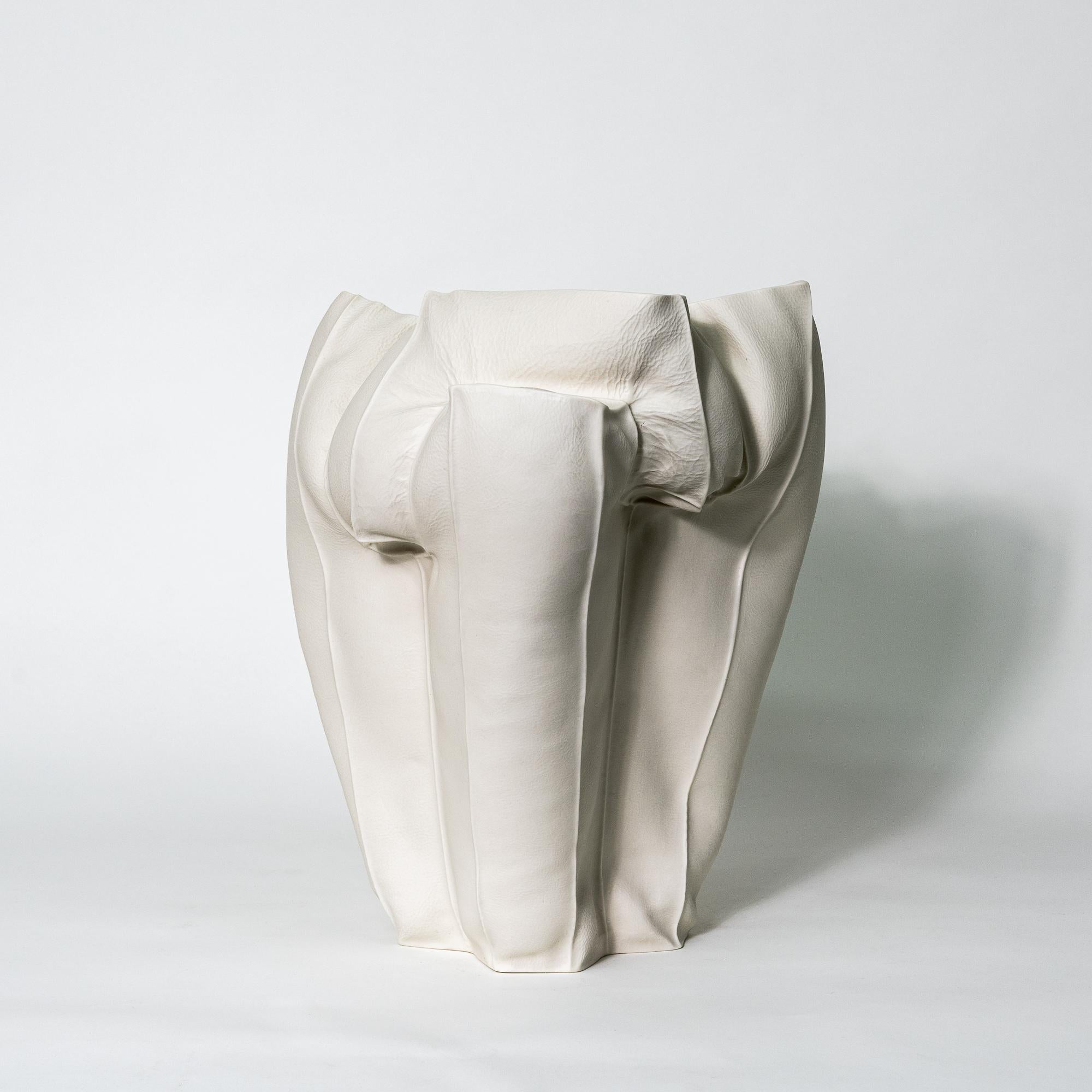 XXI secolo e contemporaneo Vaso organico in ceramica, Kawa Large Vessel 05, Scultura, Astratto, Porcellana in vendita