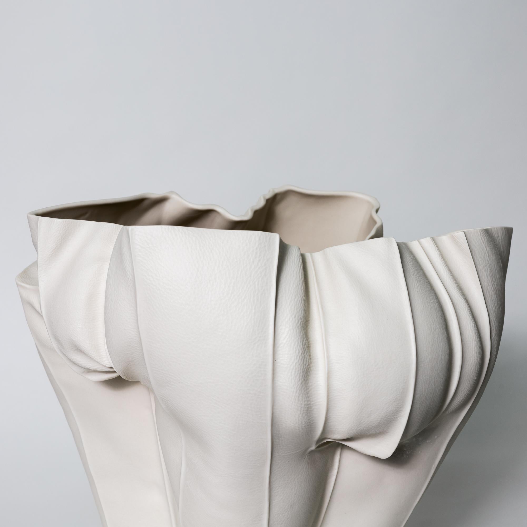 Ceramica Vaso organico in ceramica, Kawa Large Vessel 05, Scultura, Astratto, Porcellana in vendita