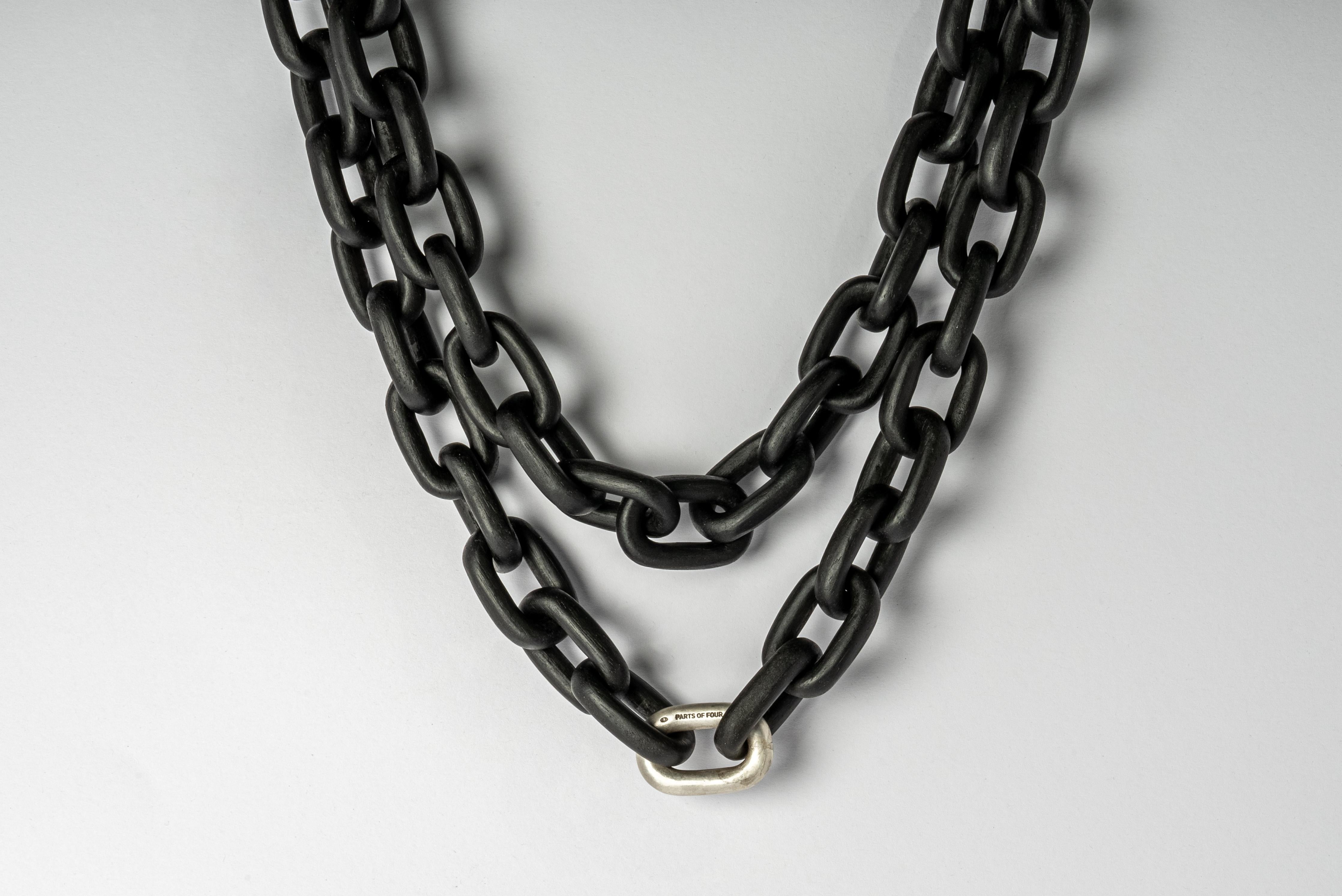 Organic Chain (Small links, 107cm, KU+DA) In New Condition For Sale In PARIS, FR