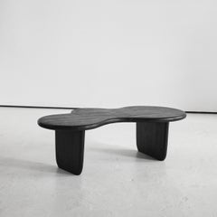 Table basse moderniste en pin calciné organique