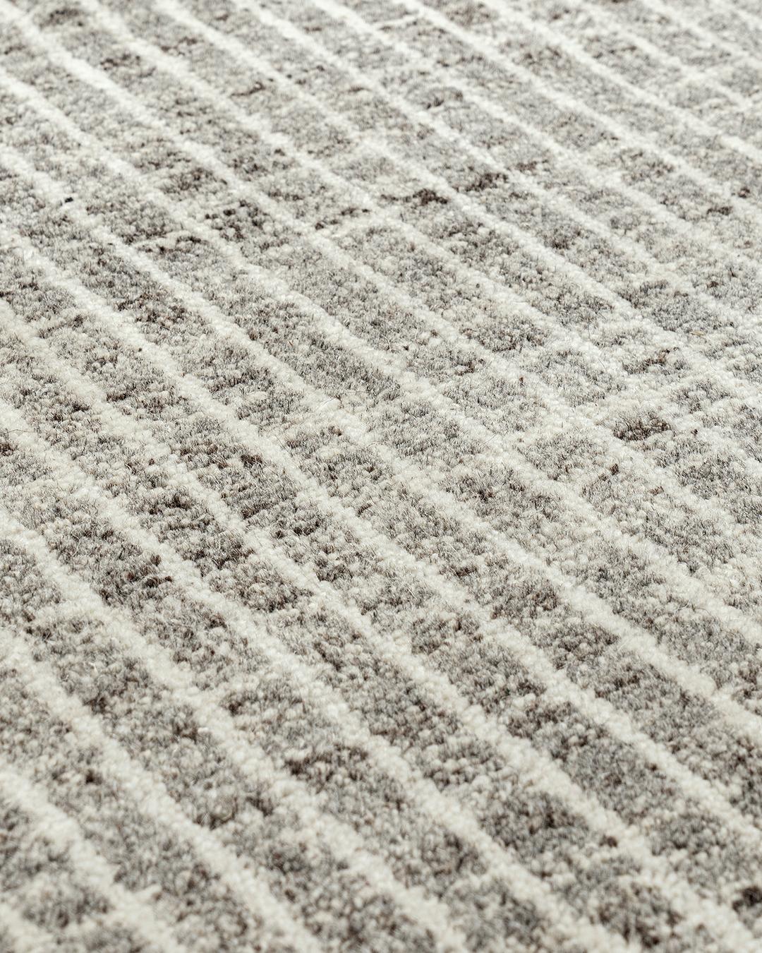 Organic Checker Contemporary Gray Area Rug  10' x 14' In New Condition For Sale In New York, NY