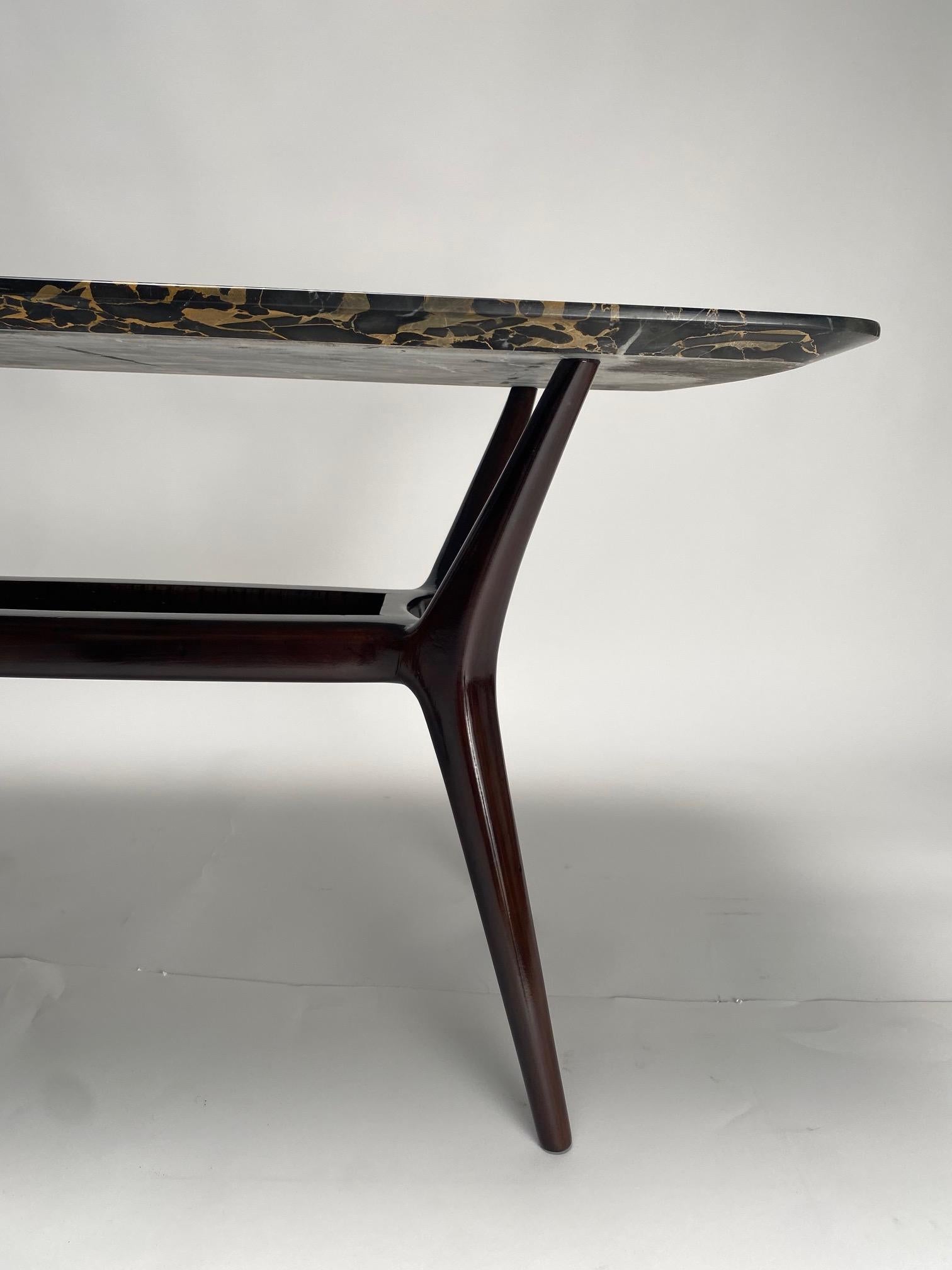 Mid-Century Modern Table basse organique dans le style de Gio Ponti, Marbre, Italie années 1950 en vente