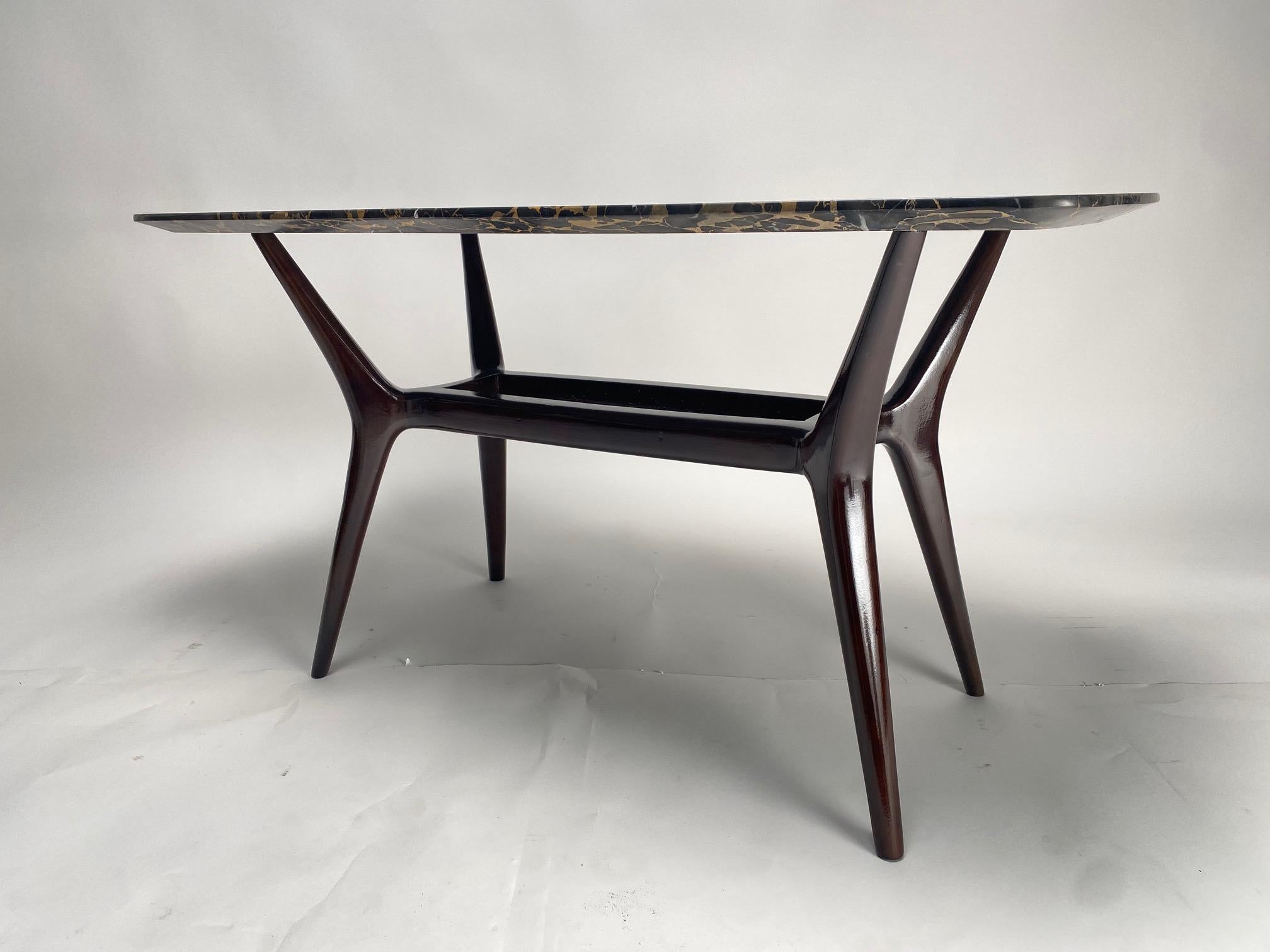 italien Table basse organique dans le style de Gio Ponti, Marbre, Italie années 1950 en vente