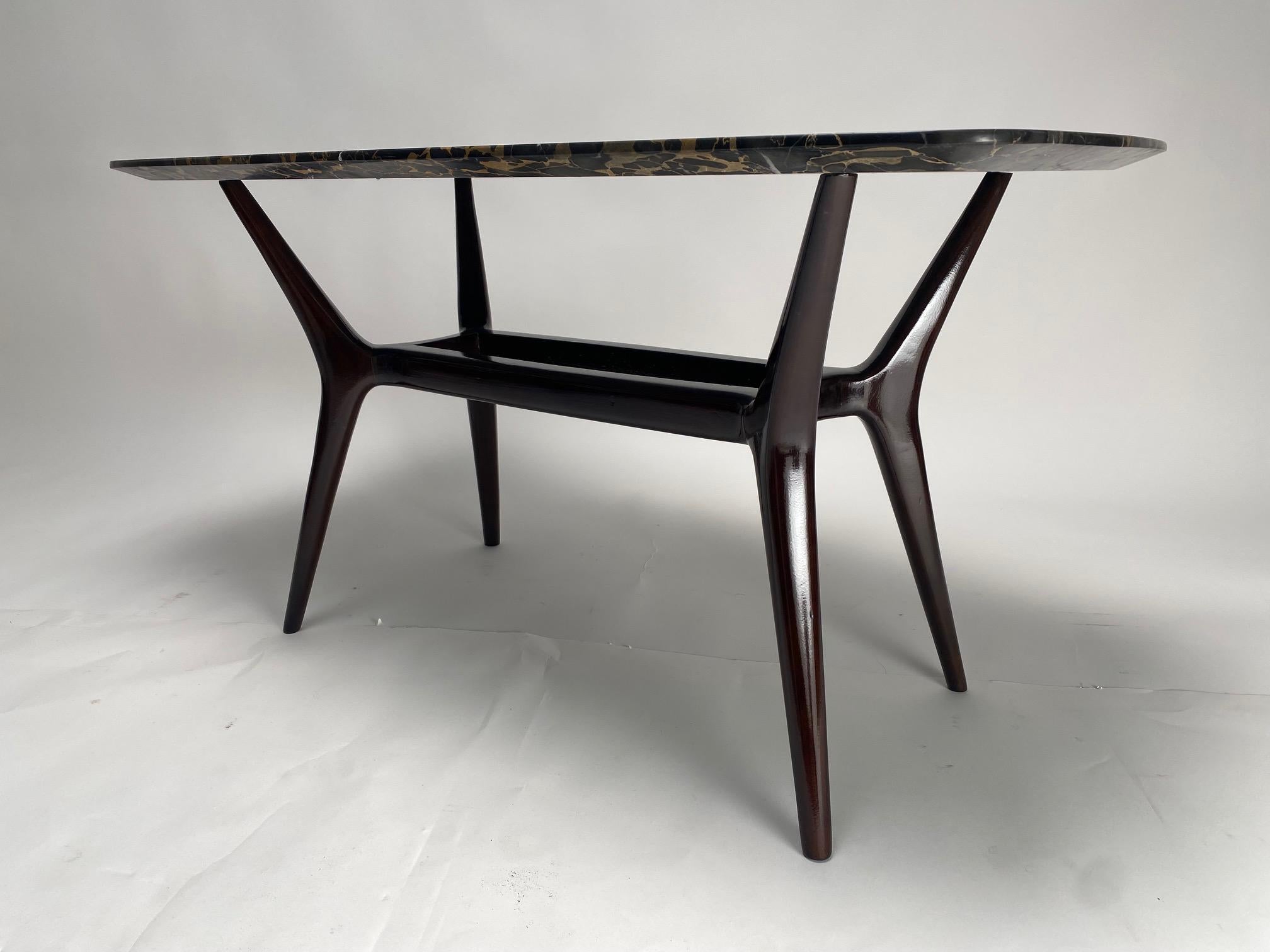 Laqué Table basse organique dans le style de Gio Ponti, Marbre, Italie années 1950 en vente
