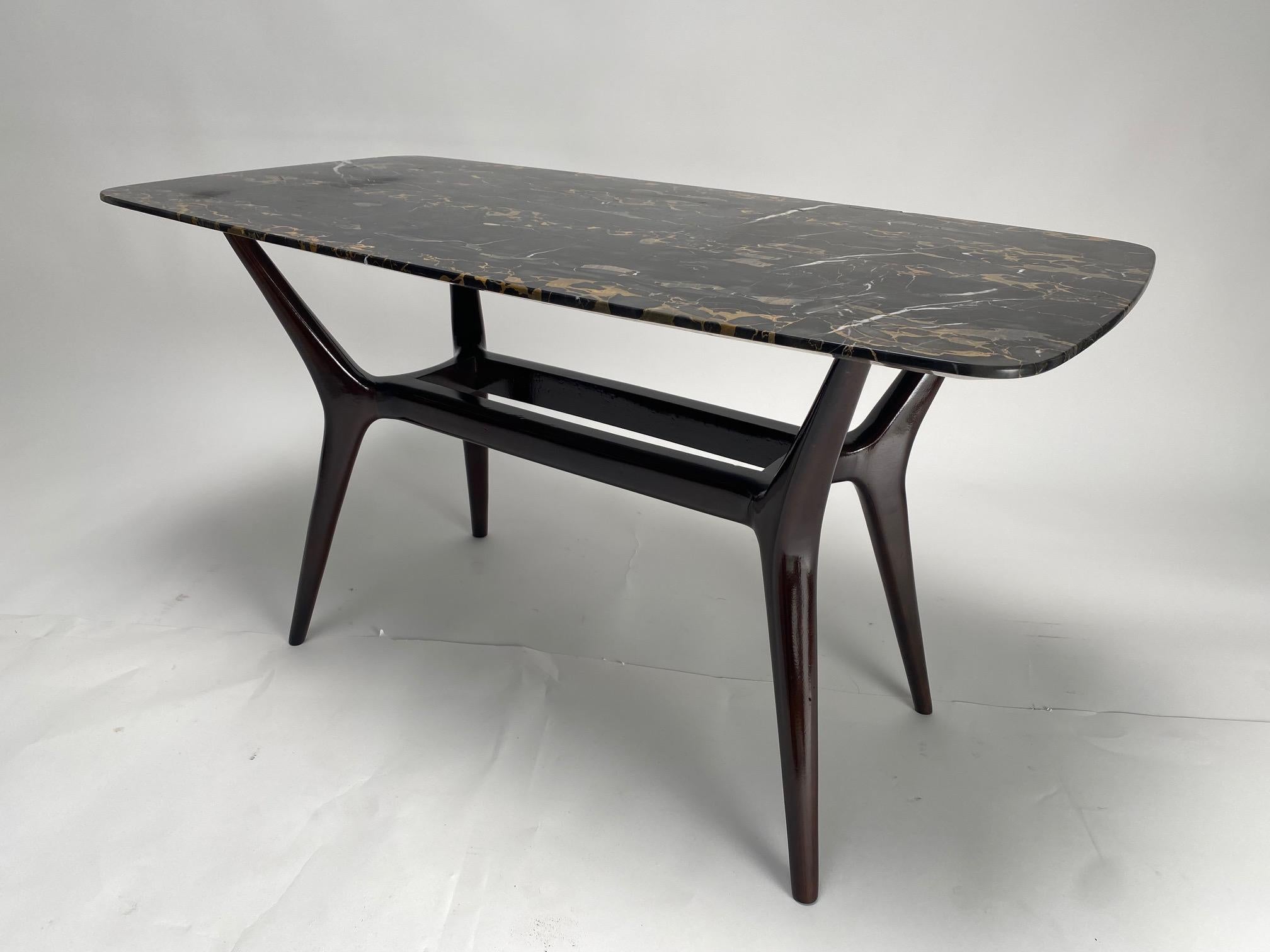 Table basse organique dans le style de Gio Ponti, Marbre, Italie années 1950 Bon état - En vente à Argelato, BO