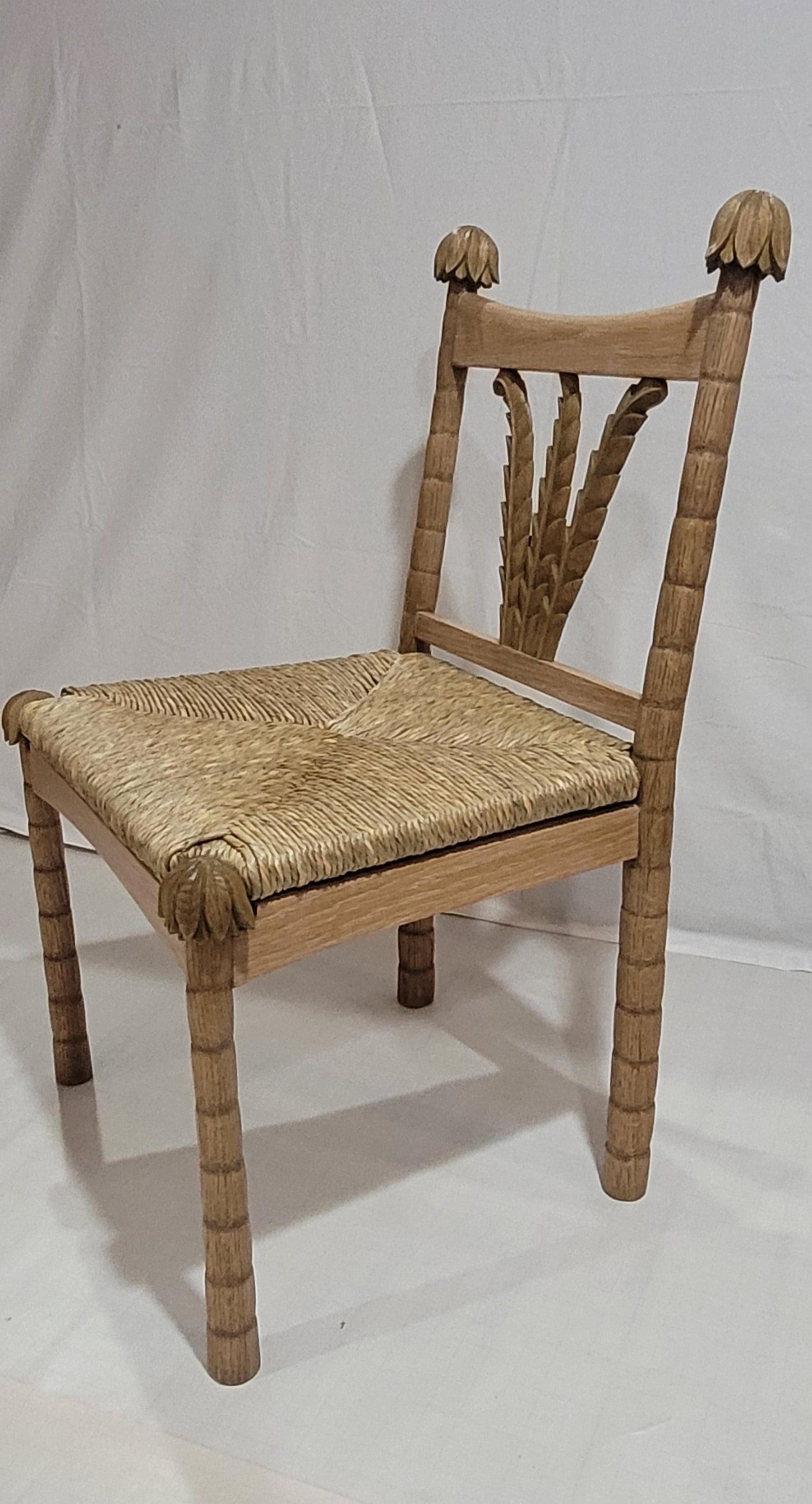 Moderno Collection'S:  Sedia in Oak massiccio con gambe e motivi di alberi di Pal intagliati a mano in vendita