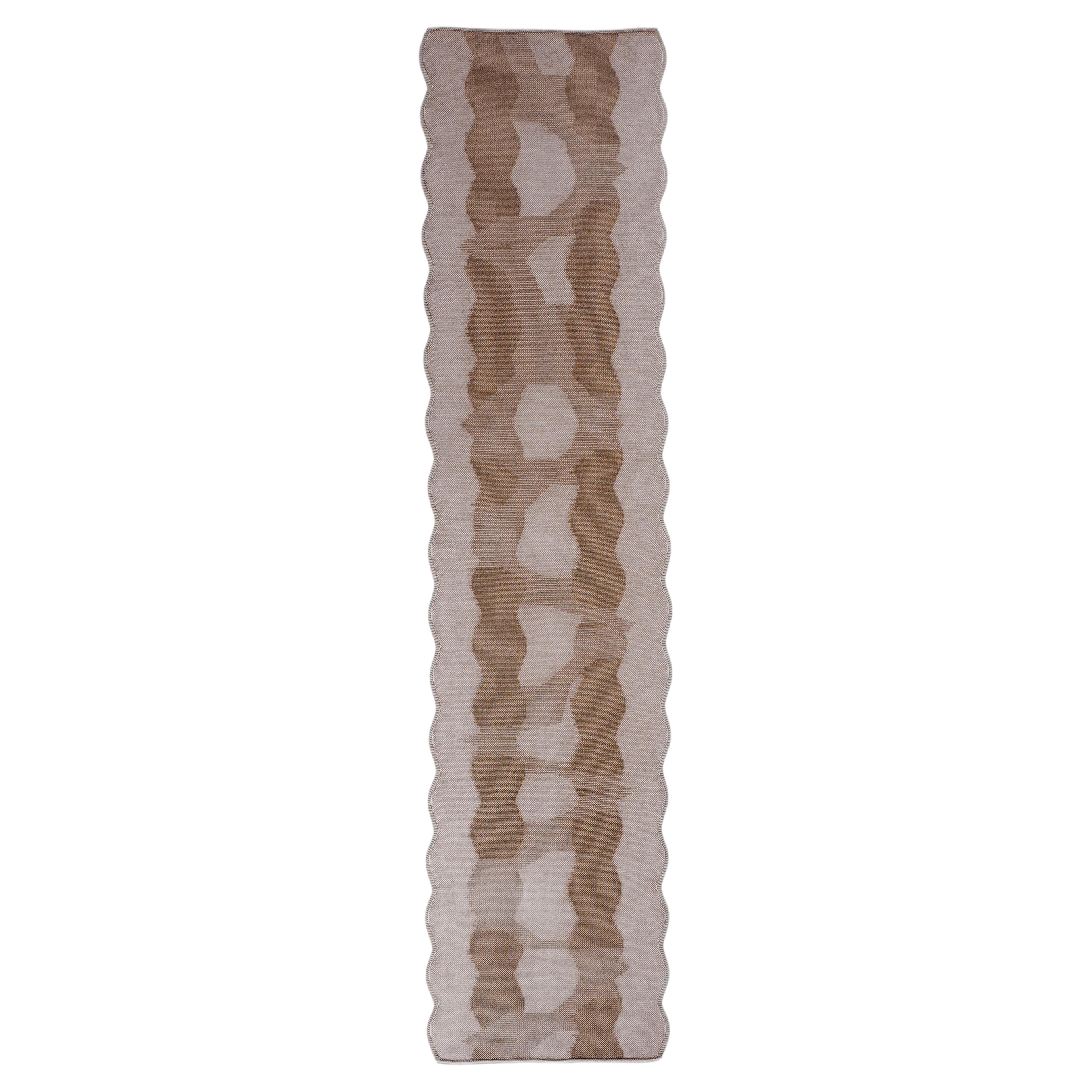 Beiger gestrickter Tischläufer von Designer Boi, Bio-Baumwolle, Deutschland im Angebot