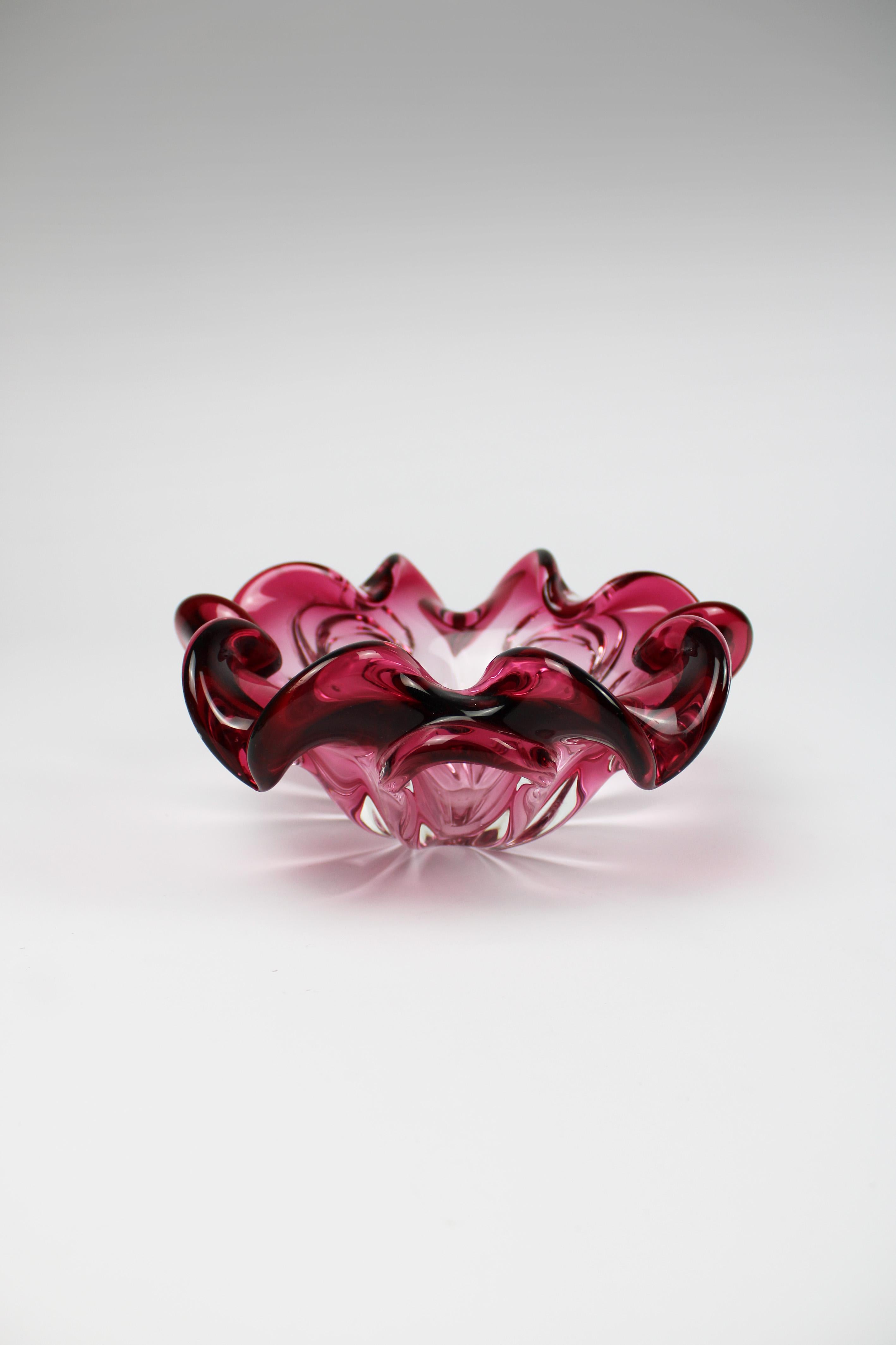 Mid-Century Modern Organic Crystal bowl Floral Cherry Red Murano 20th Century Italy For Sale