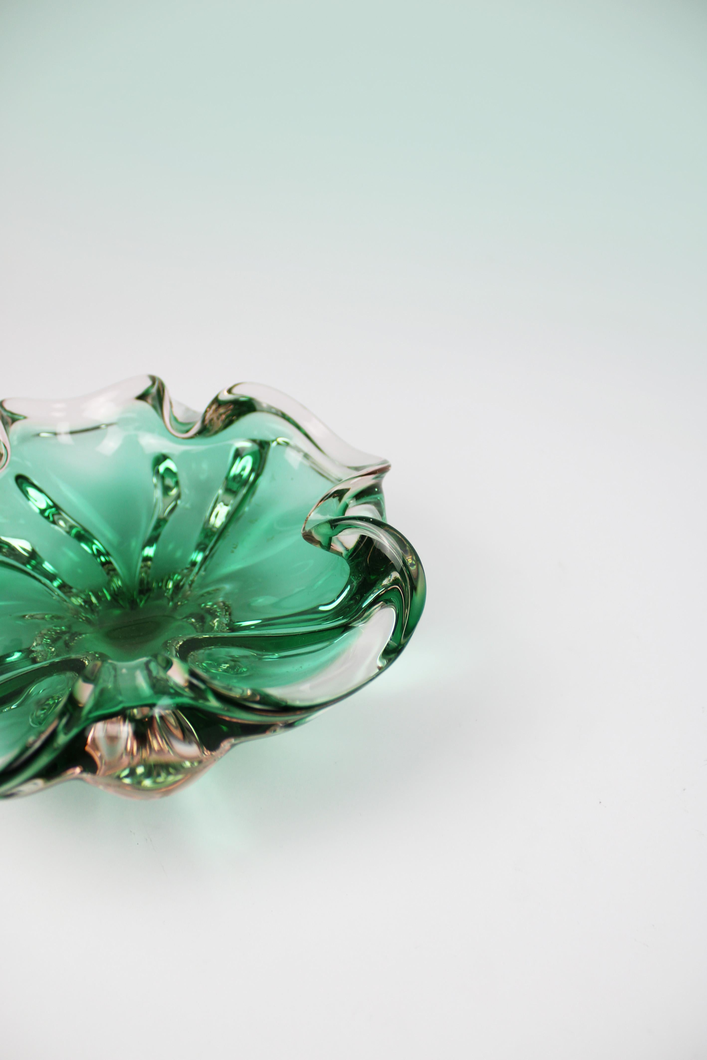 Ciotola organica in cristallo floreale verde turchese Murano XX secolo Italia in vendita 5