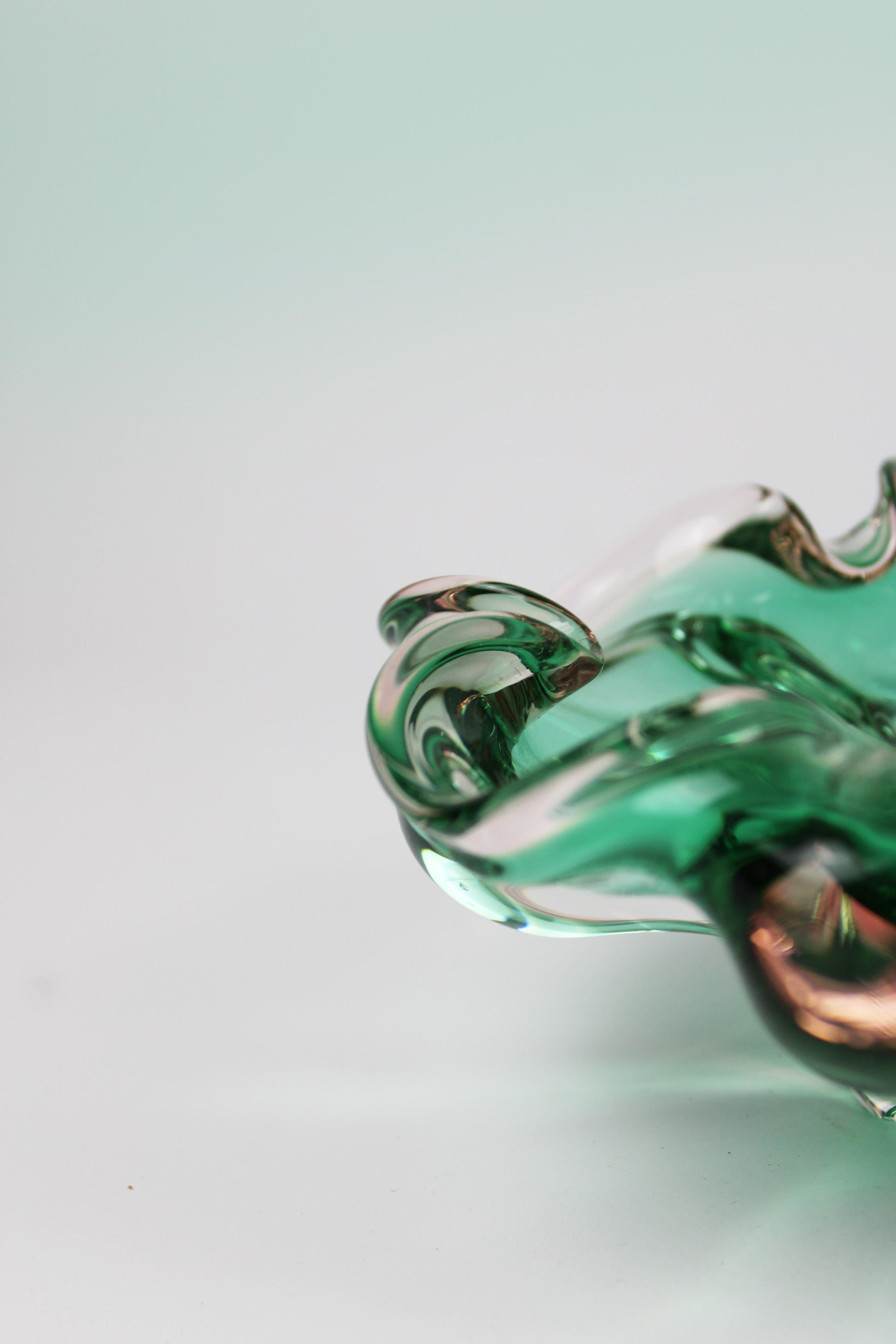 Ciotola organica in cristallo floreale verde turchese Murano XX secolo Italia In condizioni buone in vendita a Antwerpen, BE
