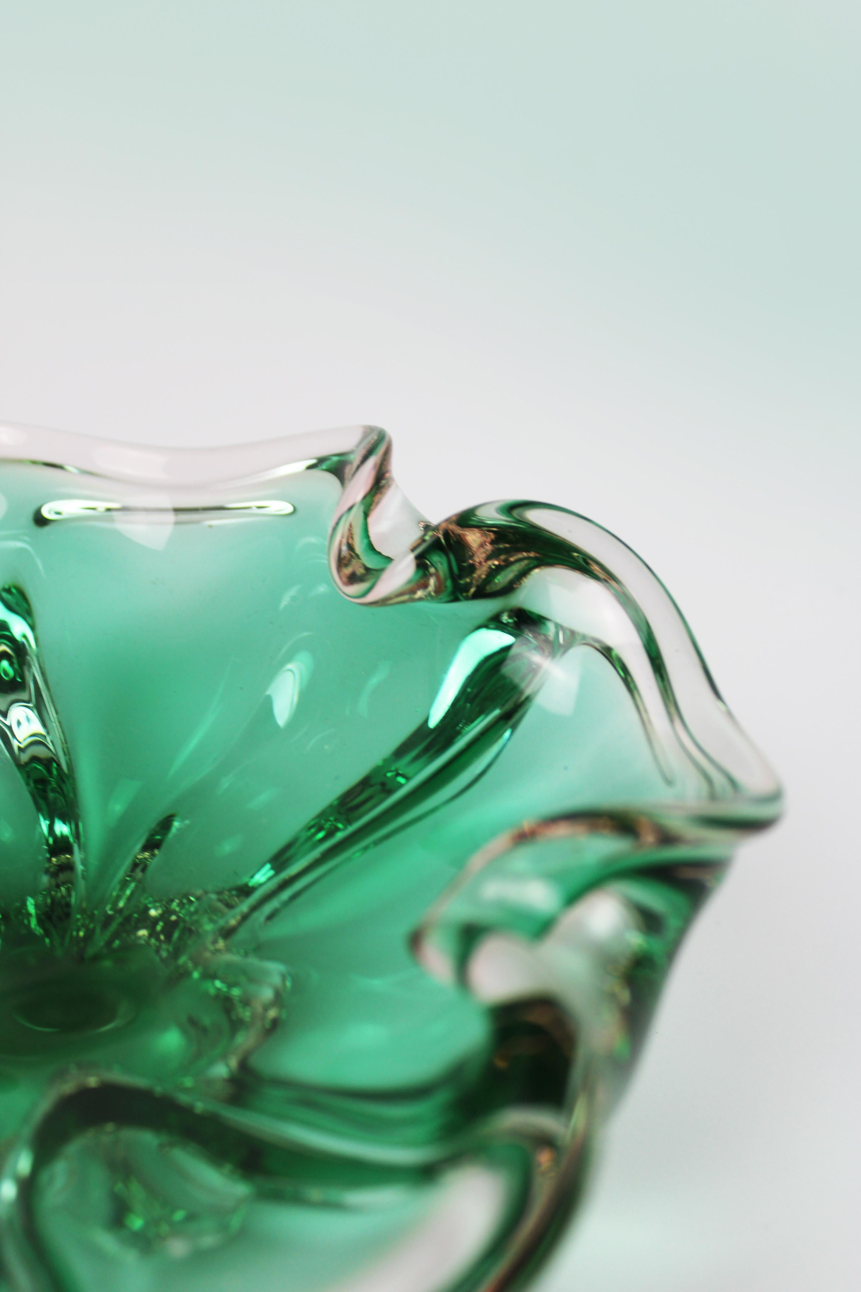 Cristallo Ciotola organica in cristallo floreale verde turchese Murano XX secolo Italia in vendita