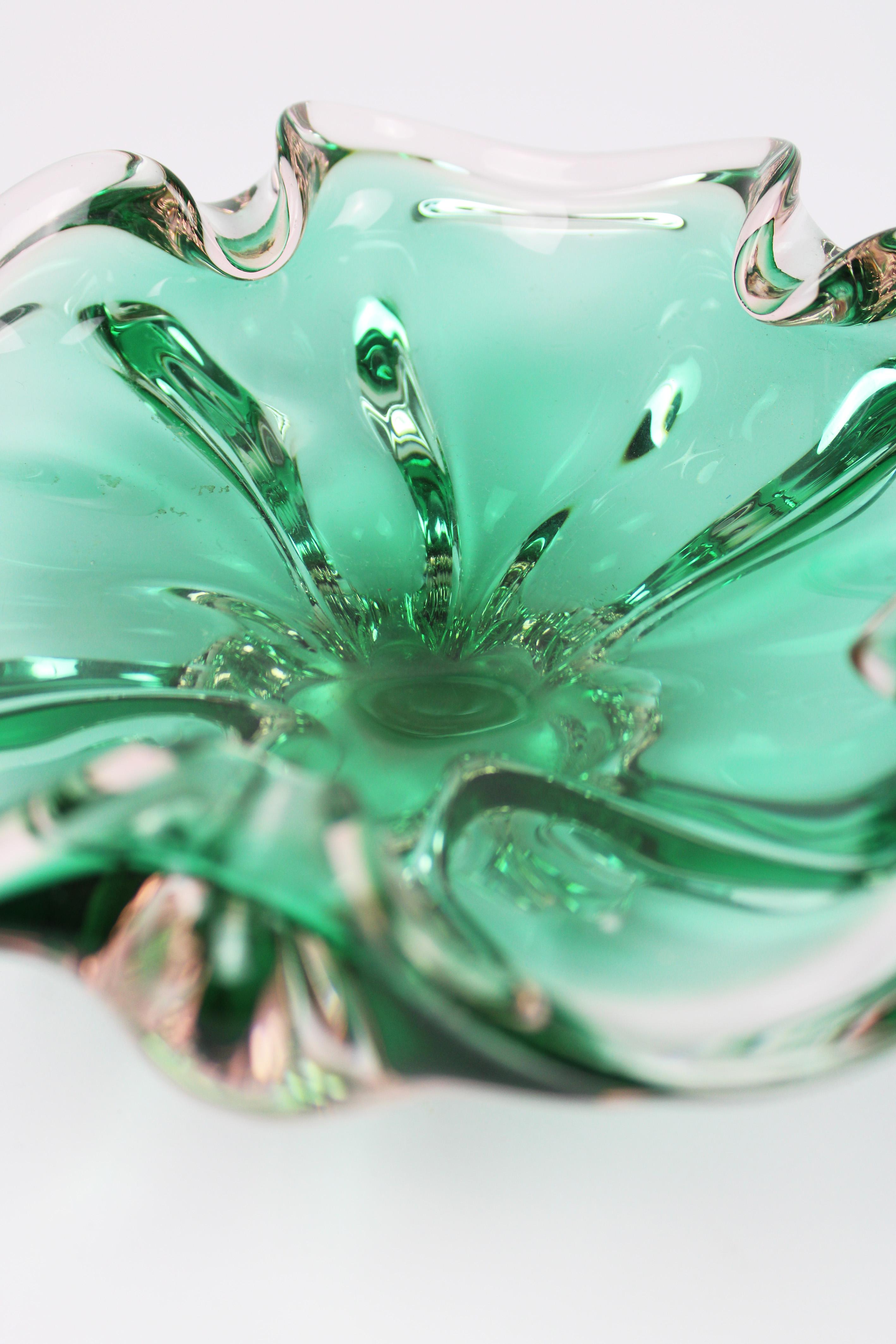 Ciotola organica in cristallo floreale verde turchese Murano XX secolo Italia in vendita 1