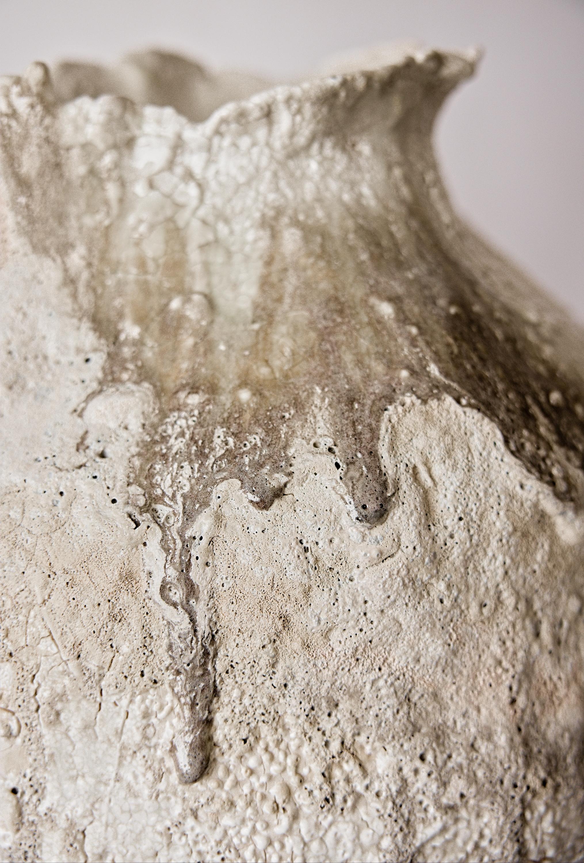 Ceramica Vaso a forma libera Hand Made della serie Organic Drift in vendita