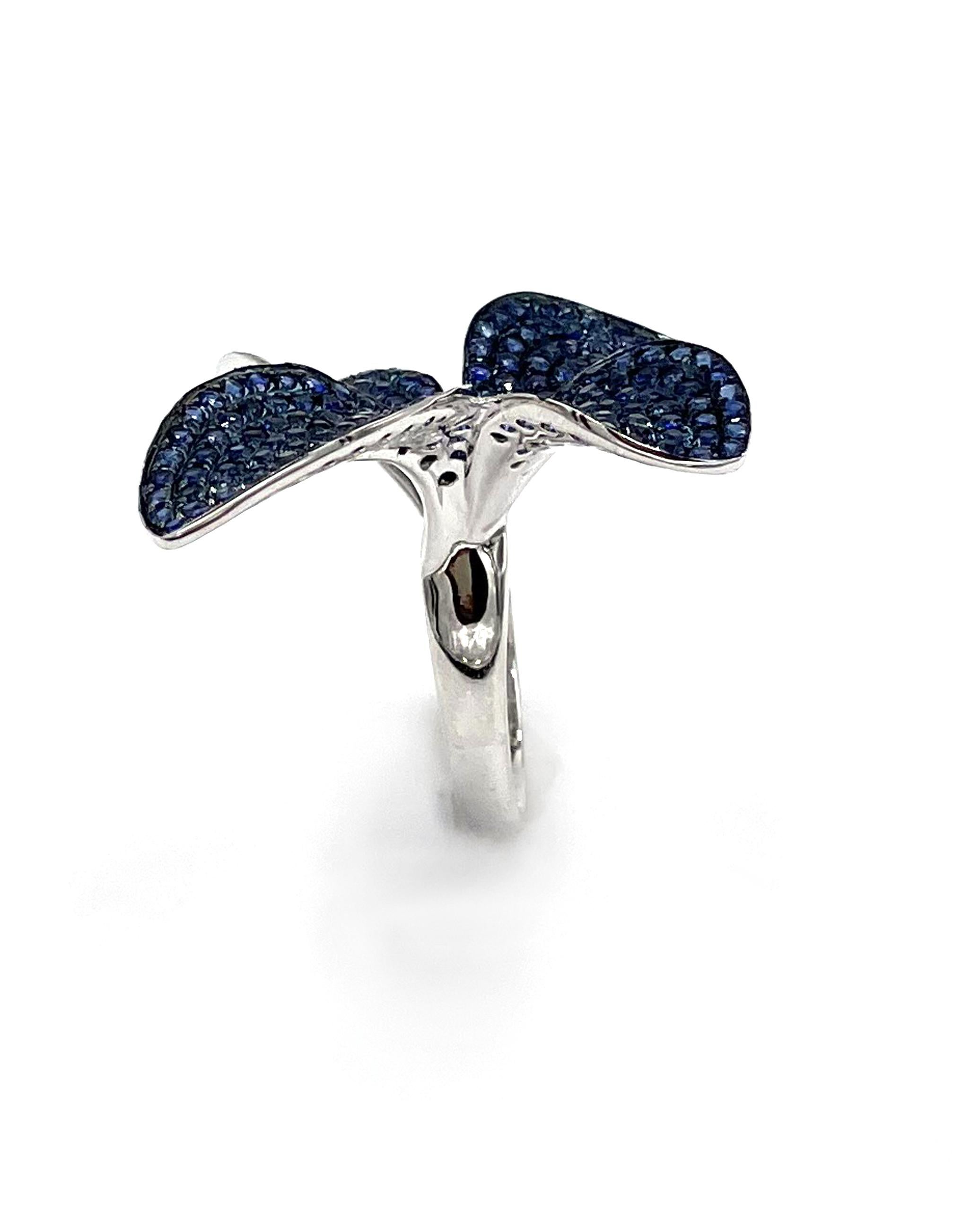 Organic Flower Ring with Sapphires and Diamonds, 18K White Gold In New Condition In Old Tappan, NJ