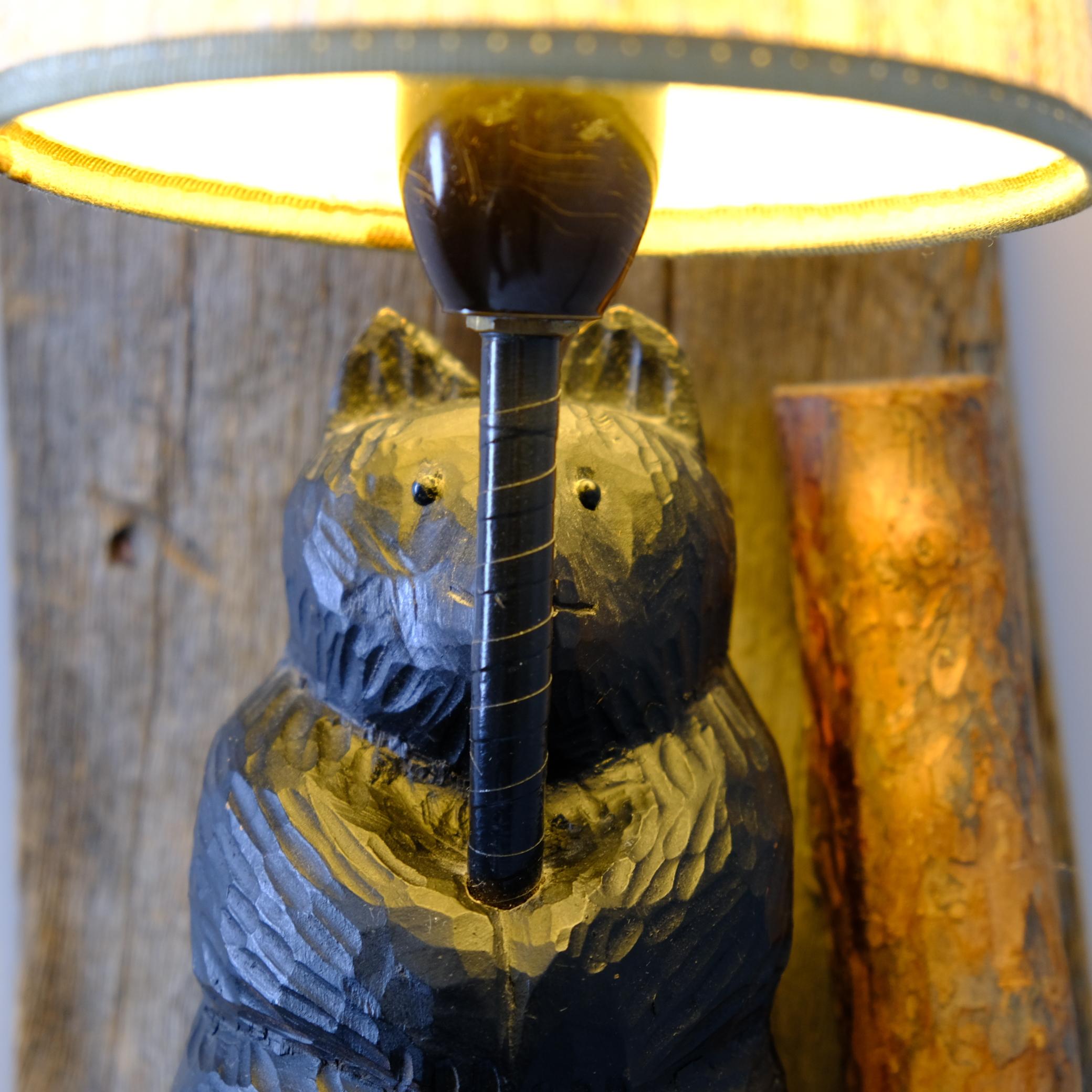 Artisanat Lampe murale d'art populaire organique, ours en bois sculpté à la main, Eino Kypärä, Finlande 1997 en vente