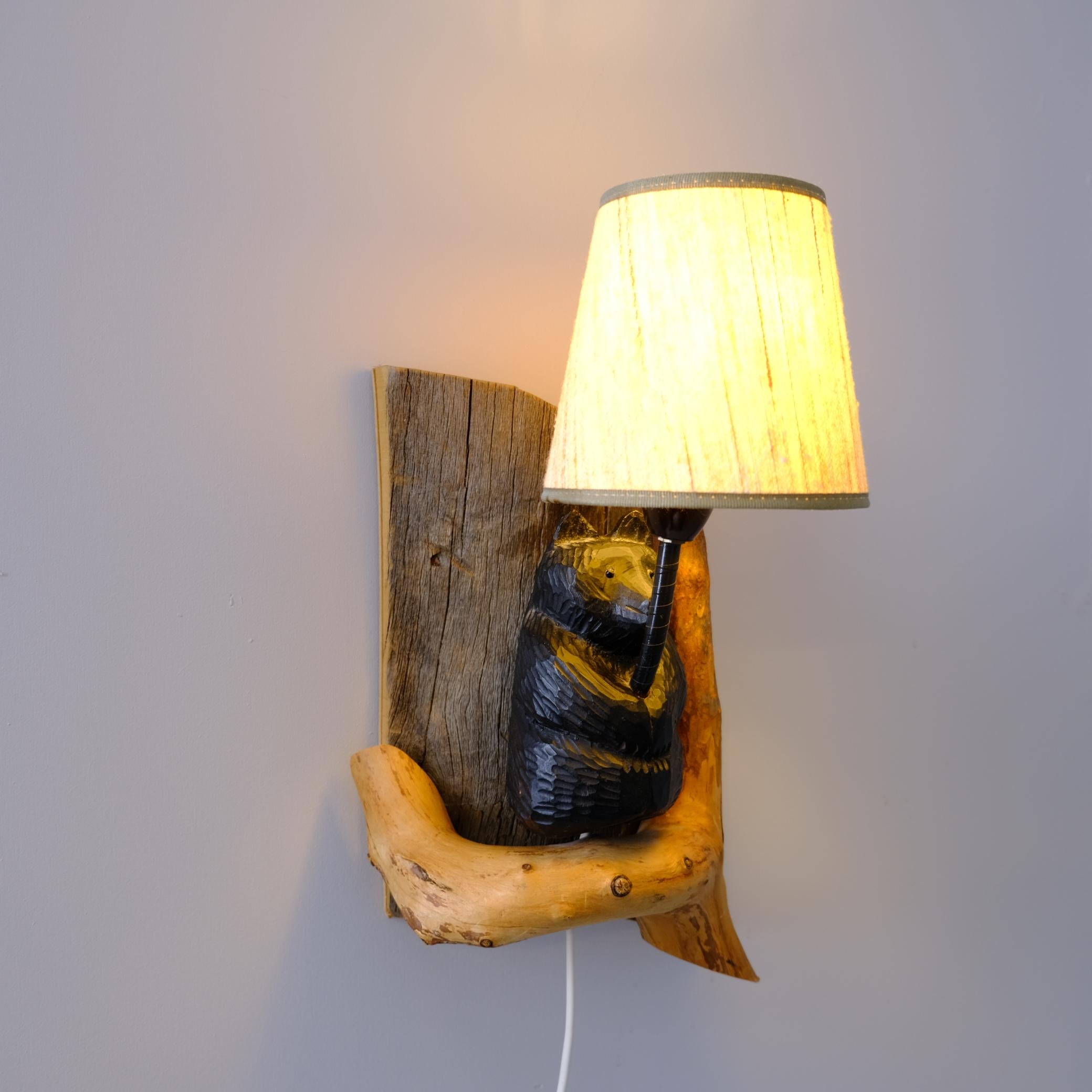 Lampe murale d'art populaire organique, ours en bois sculpté à la main, Eino Kypärä, Finlande 1997 en vente 1